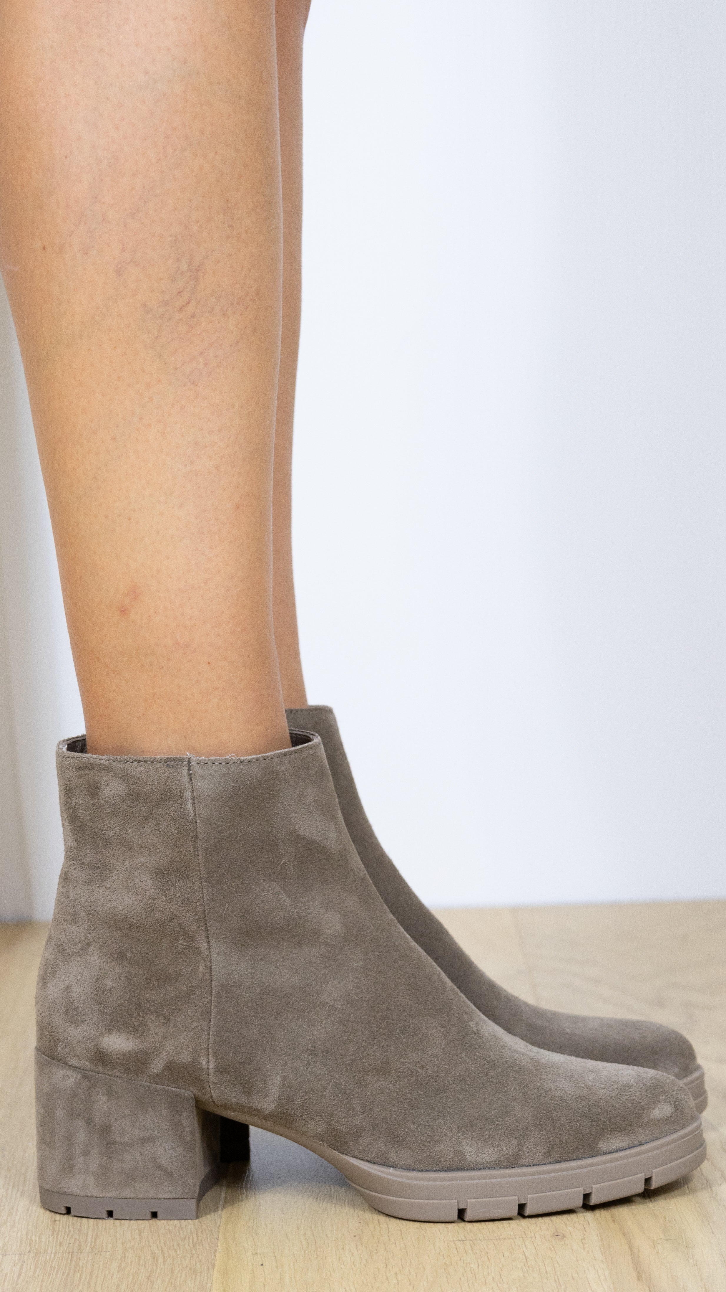 BOOTS COURTES CRANTÉES EN DAIM JAYDI UNISA TAUPE