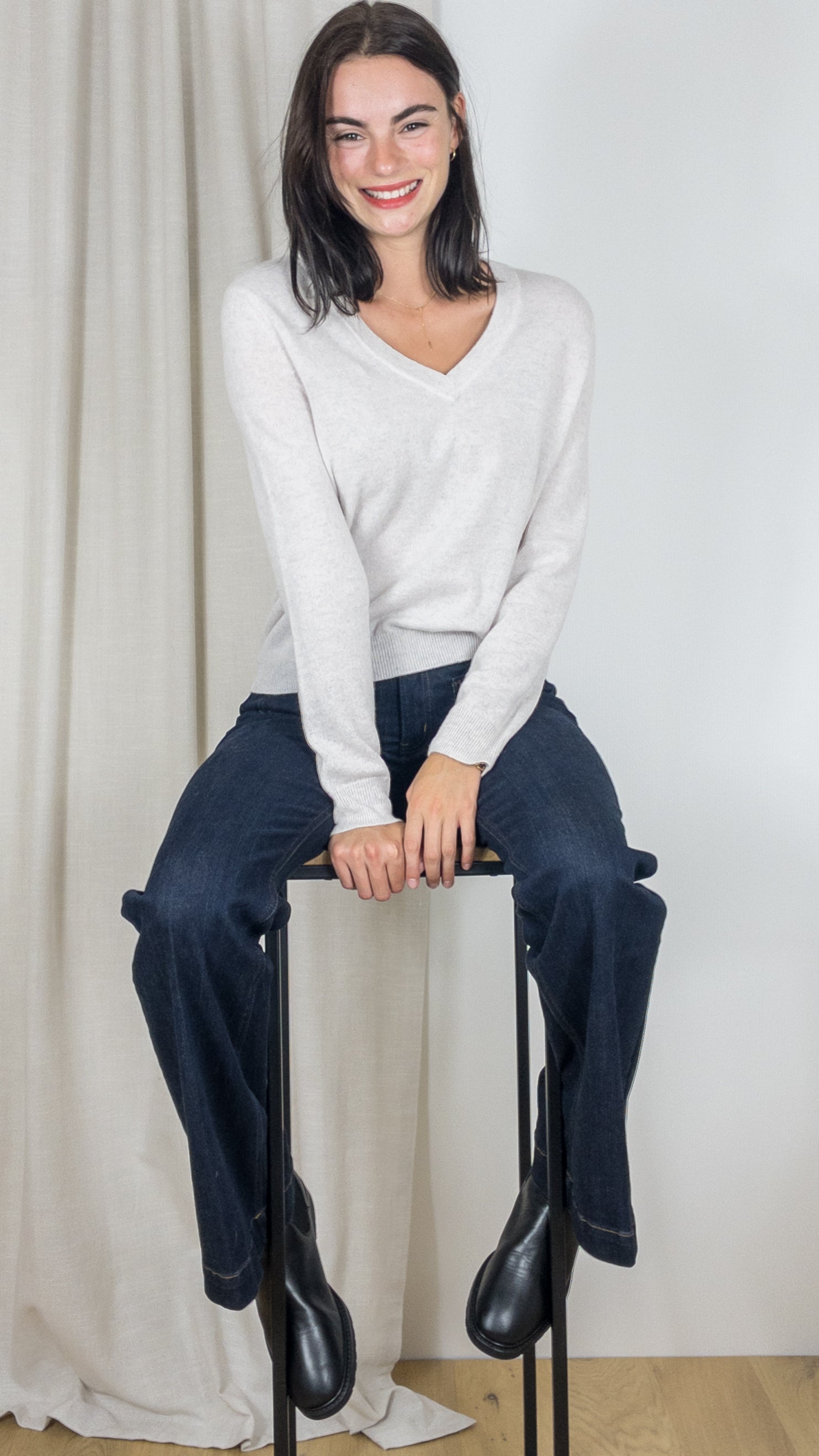 PULL COL V EN CACHEMIRE NOT SHY CELIA MOON GRIS CLAIR