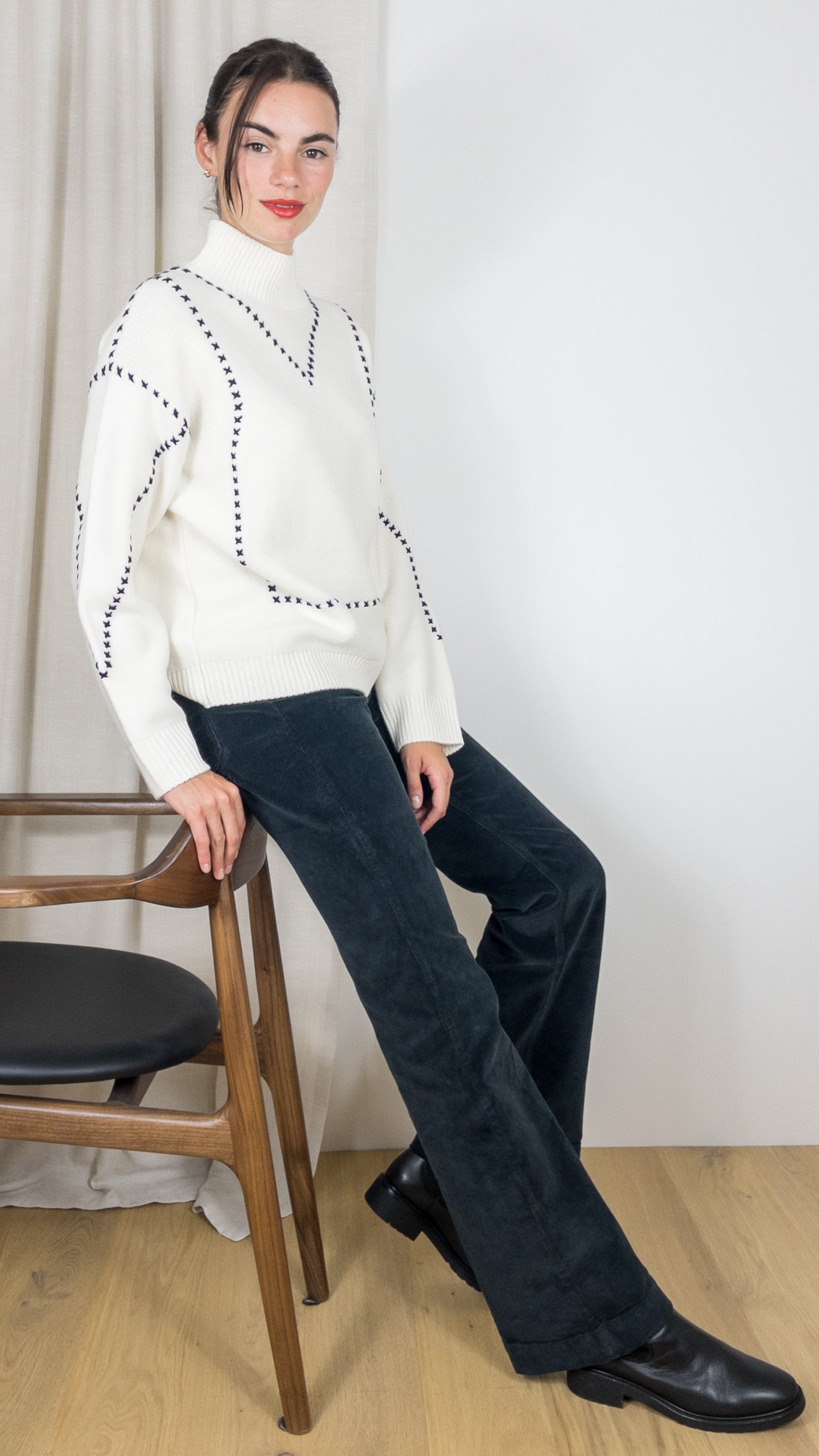 PULL EN LAINE MERINOS SURPIQUE BOGLA NOT SHY ECRU NOIR
