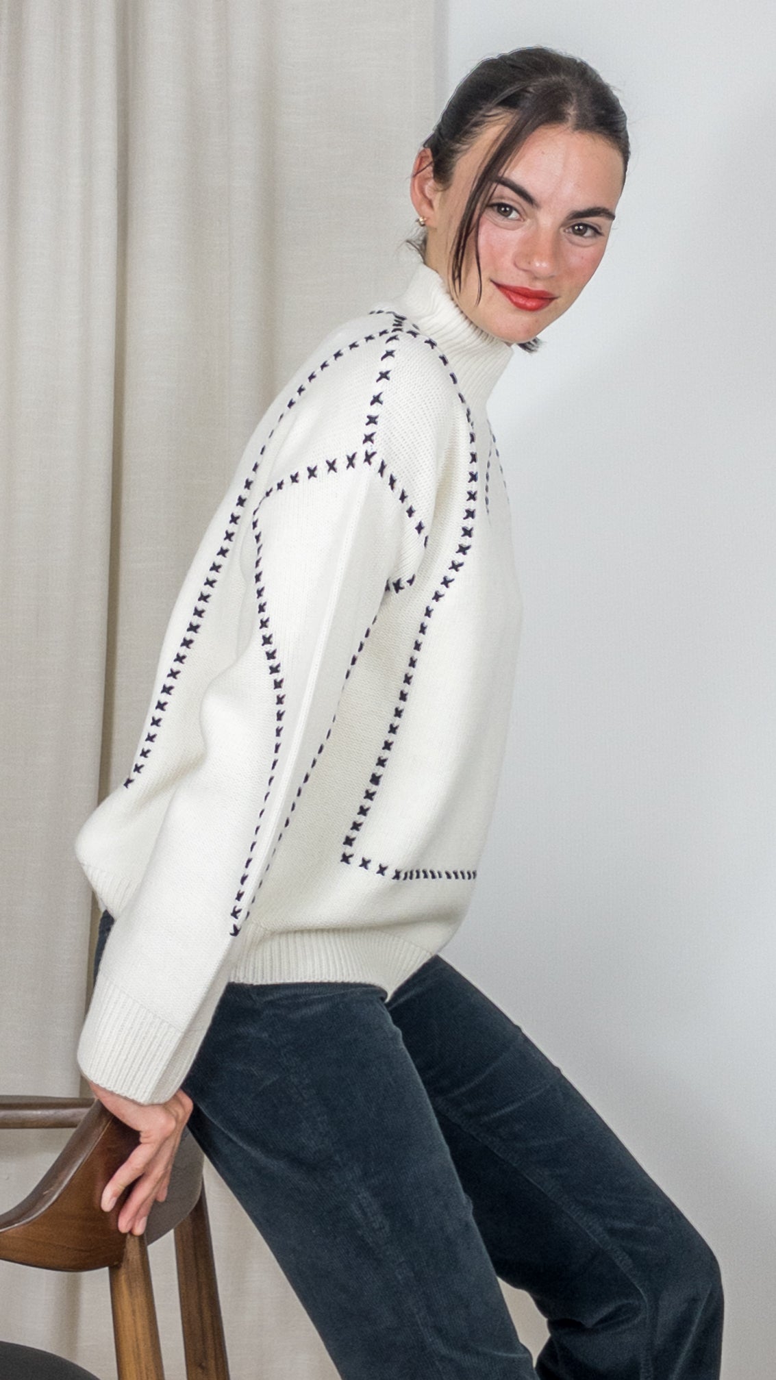 PULL EN LAINE MERINOS SURPIQUE BOGLA NOT SHY ECRU NOIR