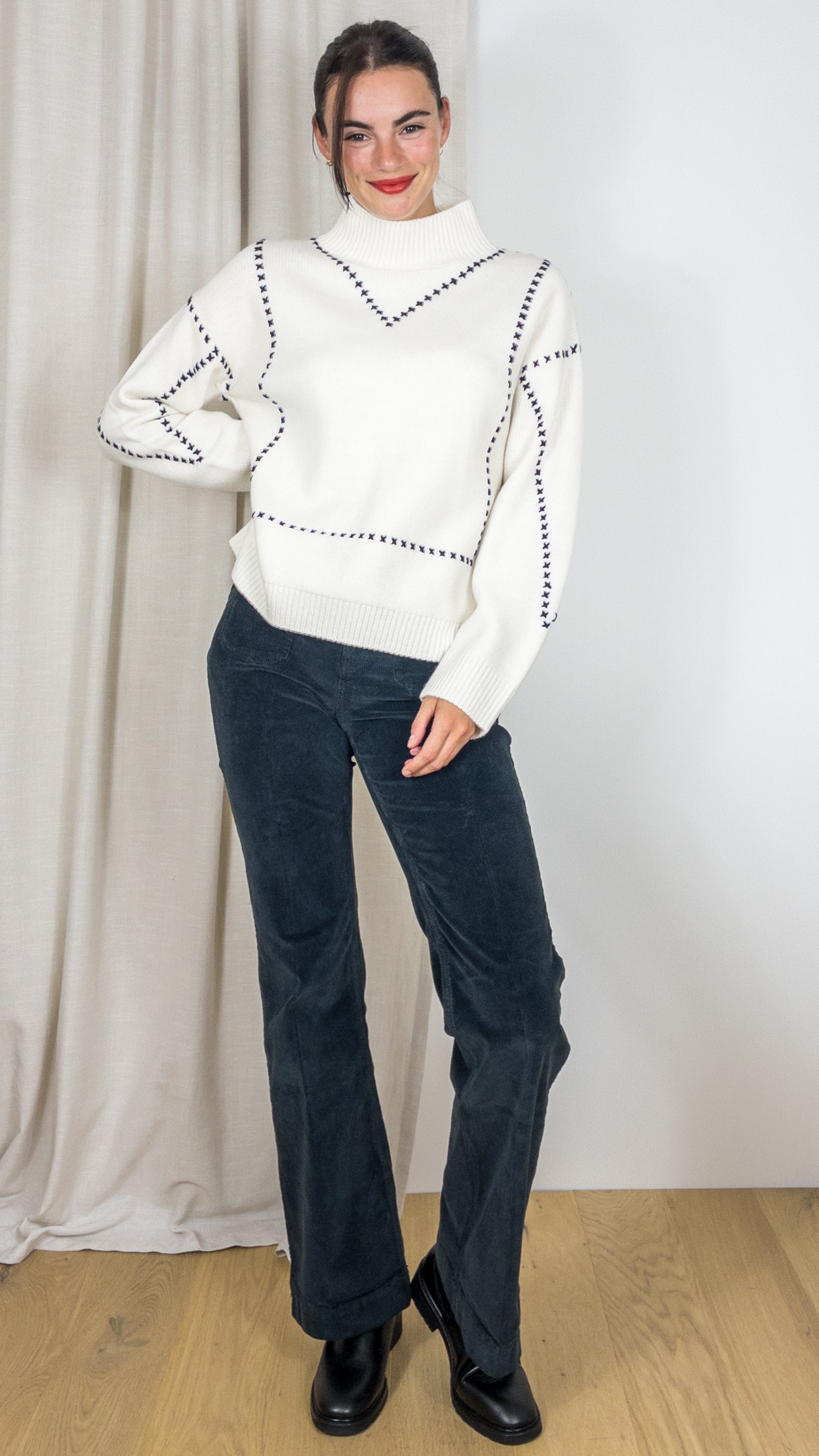PULL EN LAINE MERINOS SURPIQUE BOGLA NOT SHY ECRU NOIR