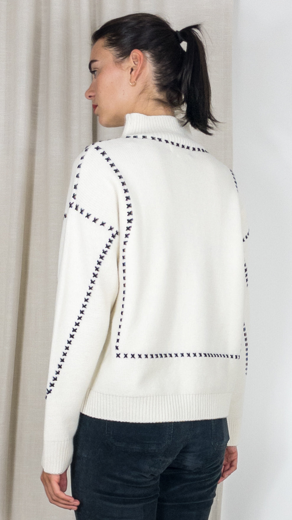 PULL EN LAINE MERINOS SURPIQUE BOGLA NOT SHY ECRU NOIR