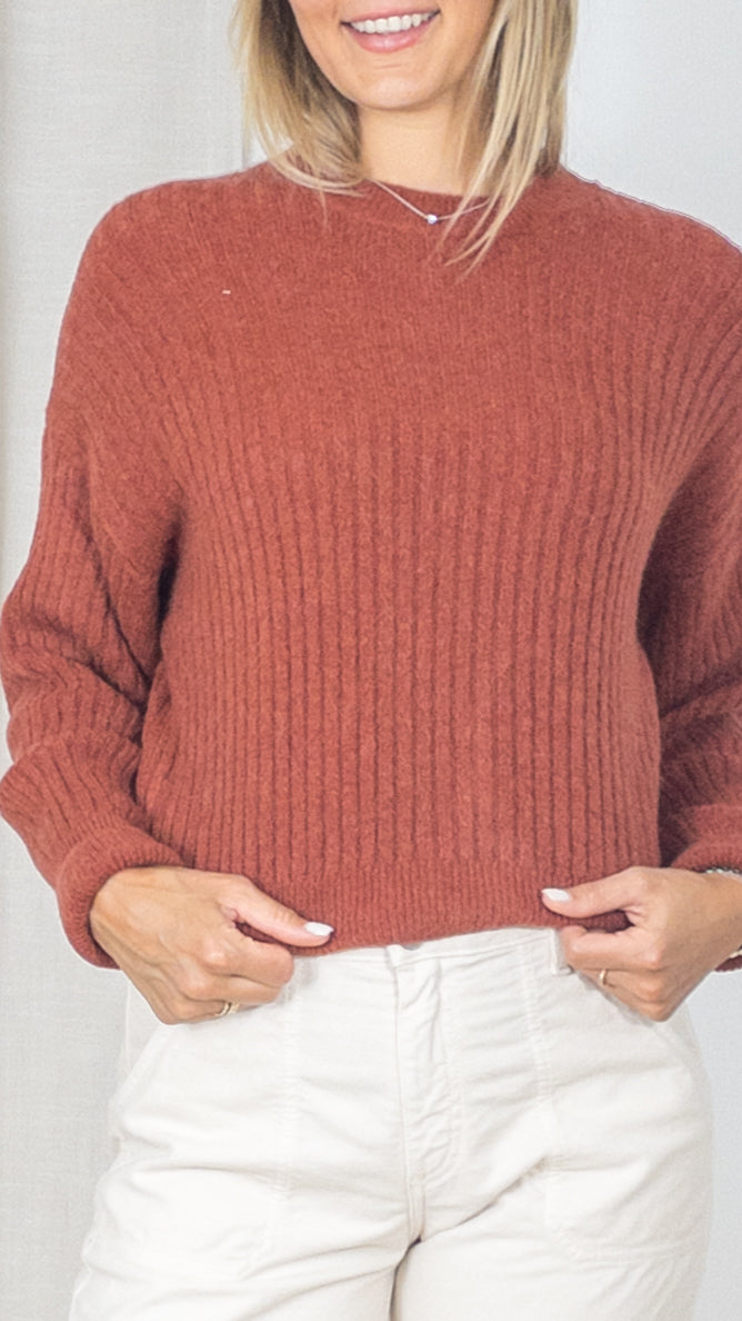 PULL RAS DE COU MAILLE COTELEE STUDIO PARISIEN 9407 NOISETTE