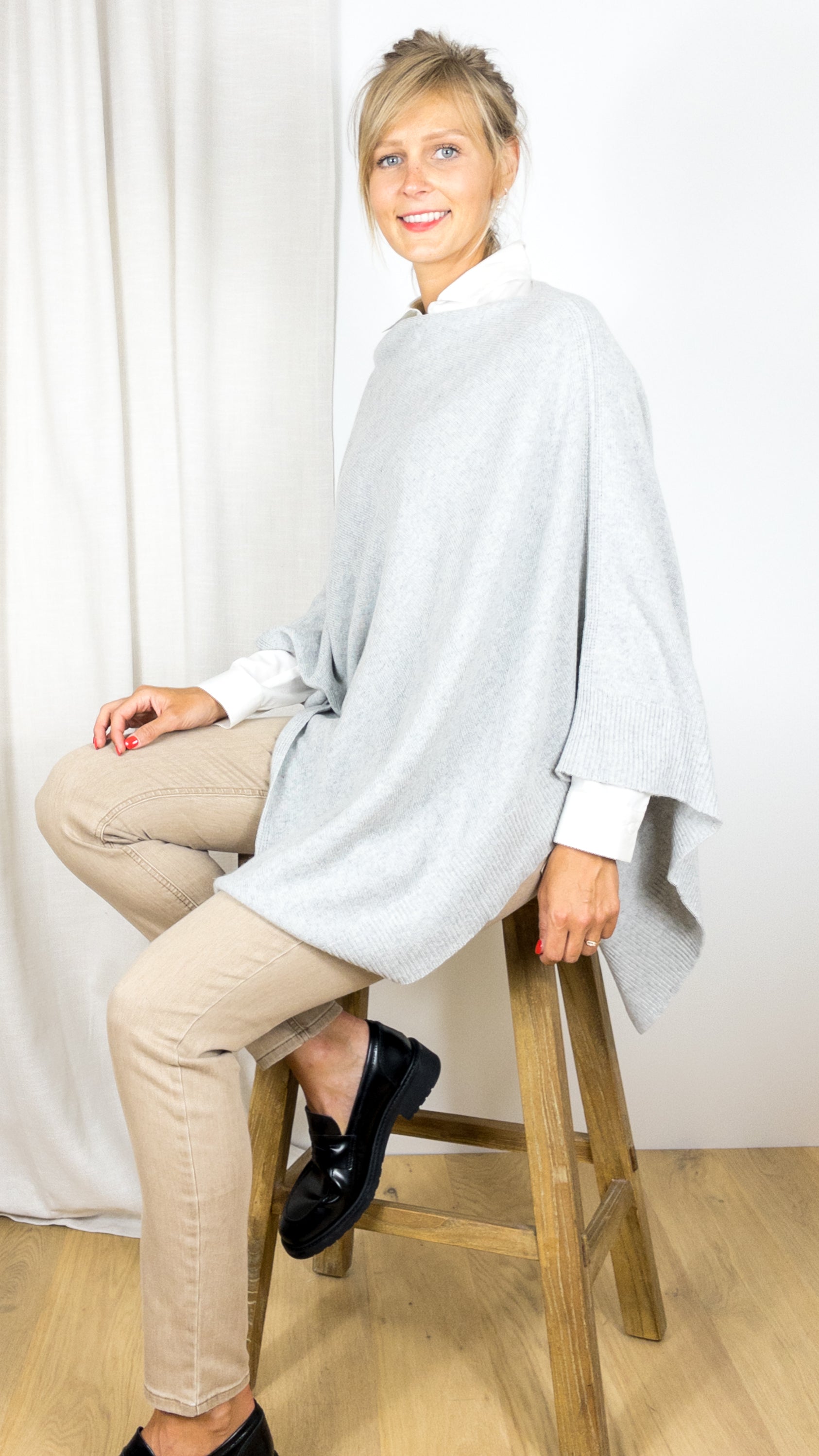 PONCHO VOUS 0107 GRIS