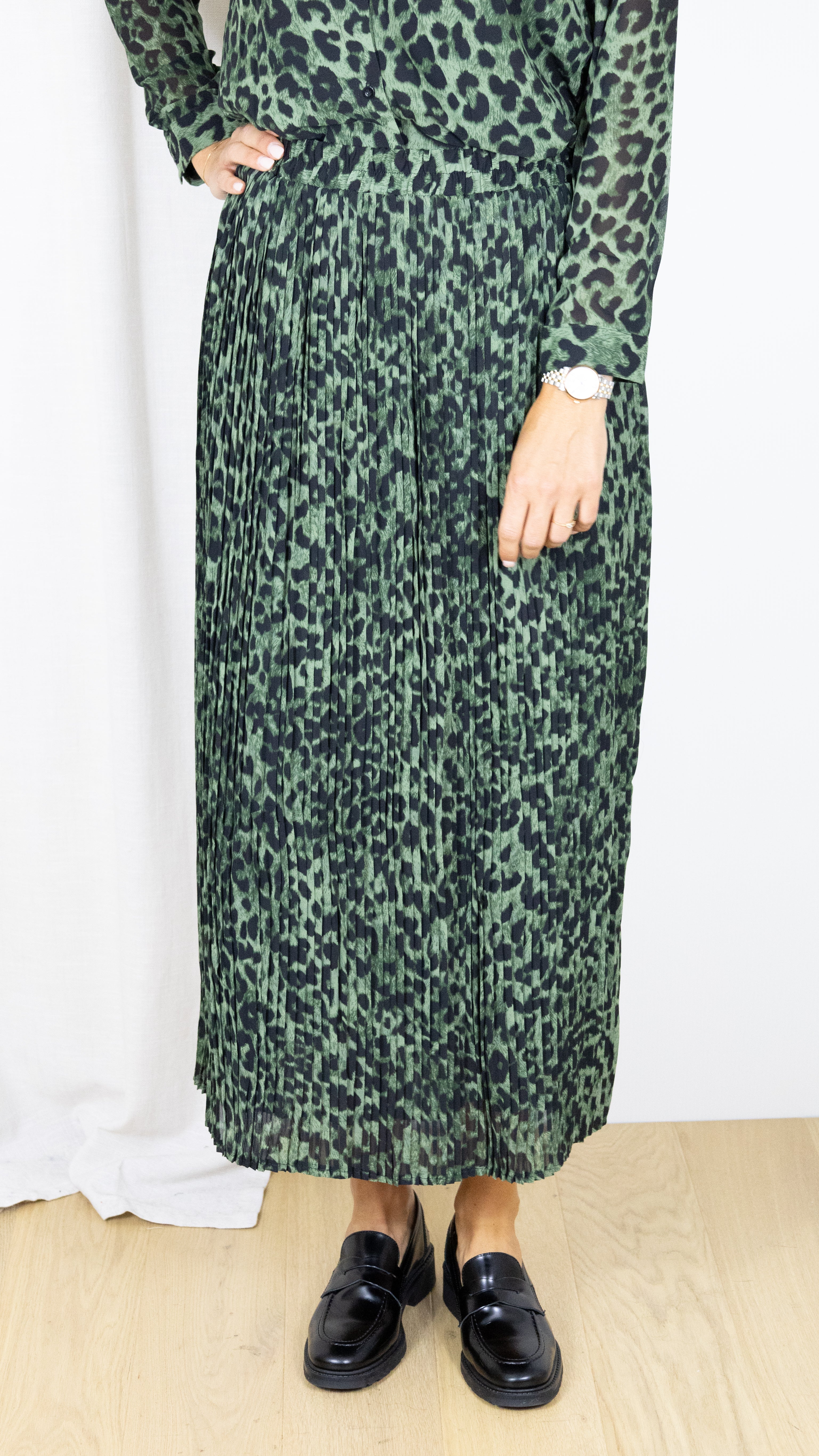 JUPE IMPRIME LEOPARD LILIE ROSE DX18870 VERT