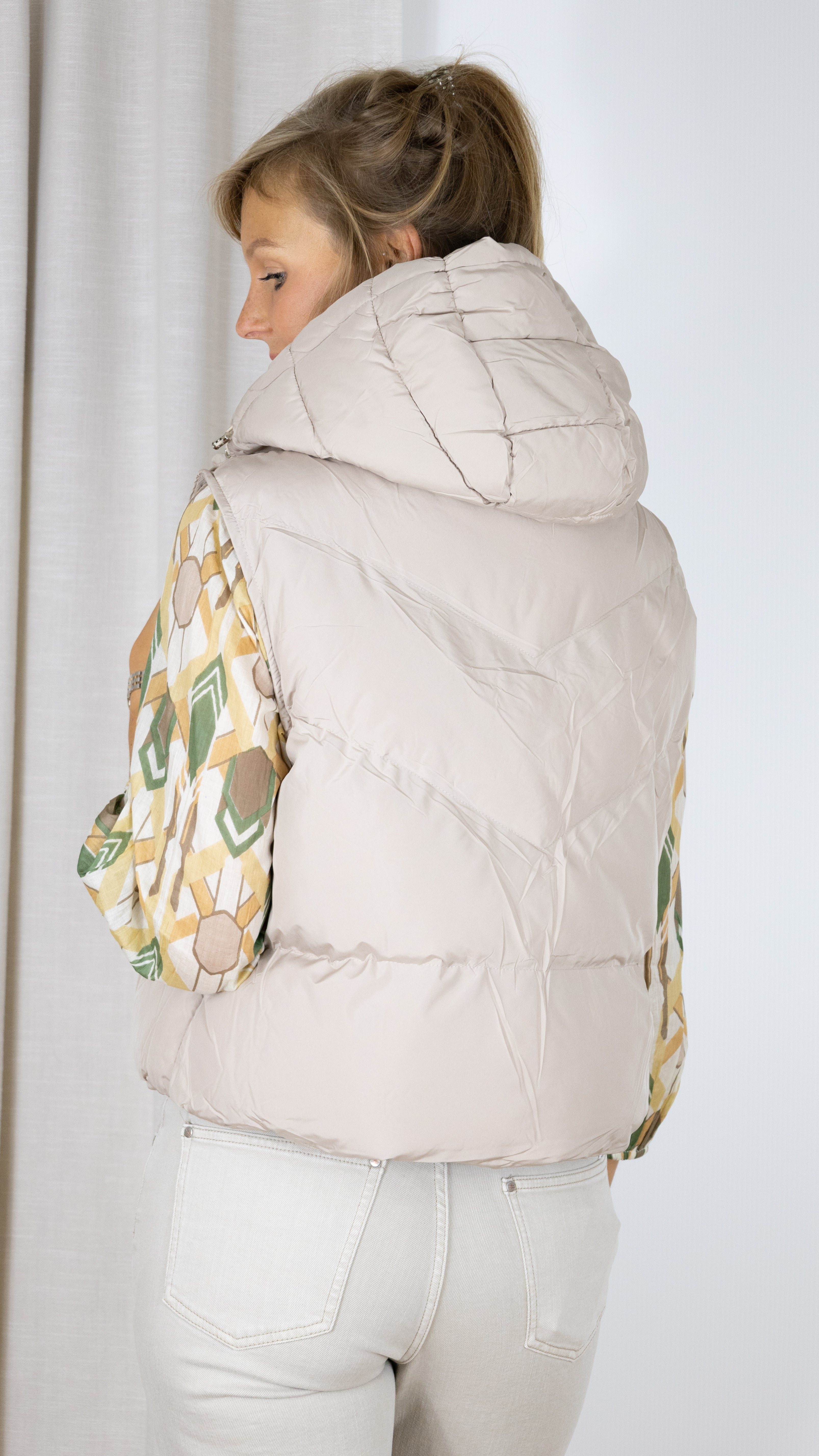 DOUDOUNE COURTE SANS MANCHES ATTRAIT AT8329 BEIGE