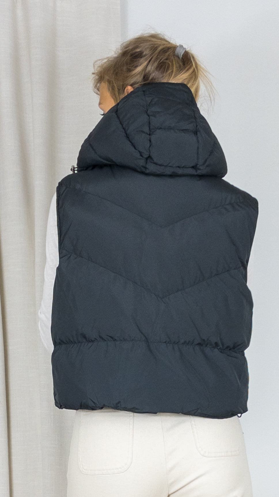 DOUDOUNE COURTE SANS MANCHES ATTRAIT AT8329 NOIR