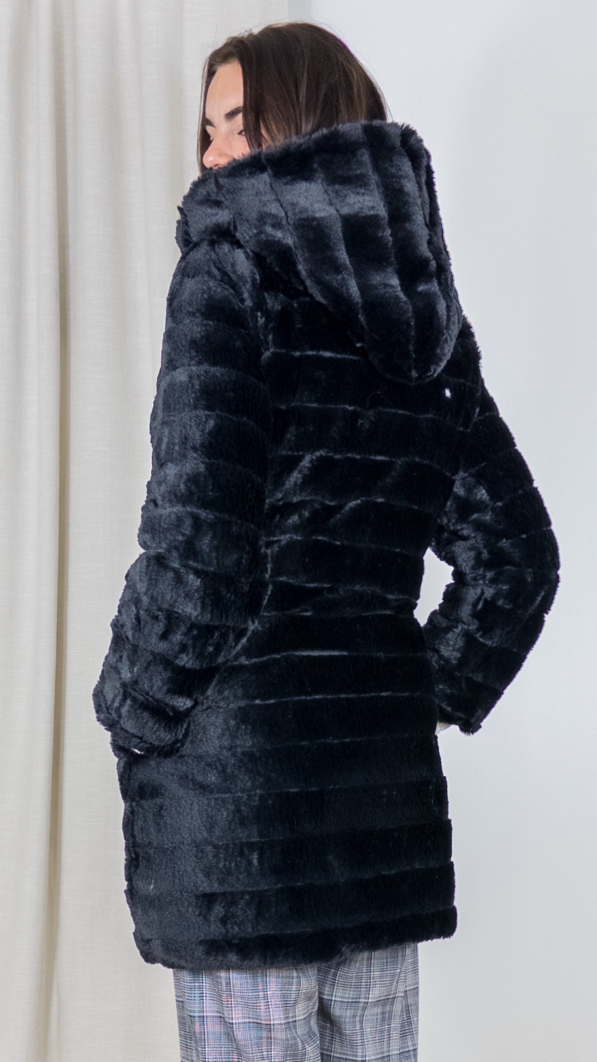 MANTEAU MI-LONG EN FAUSSE FOURRURE F5507 VOUS NOIR