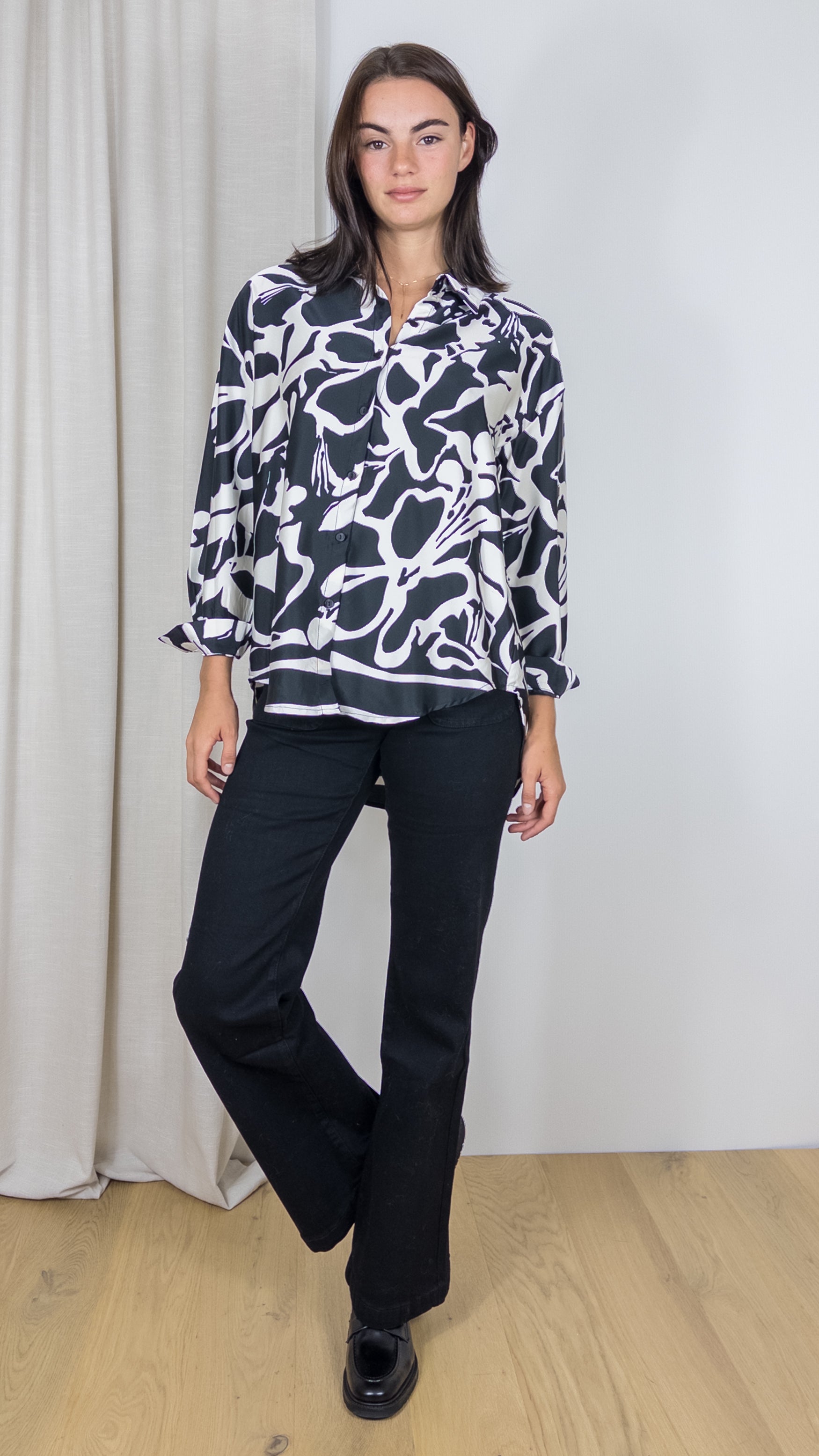 CHEMISE SATINEE IMPRIMEE UNIKA 5708 NOIR ET BLANC