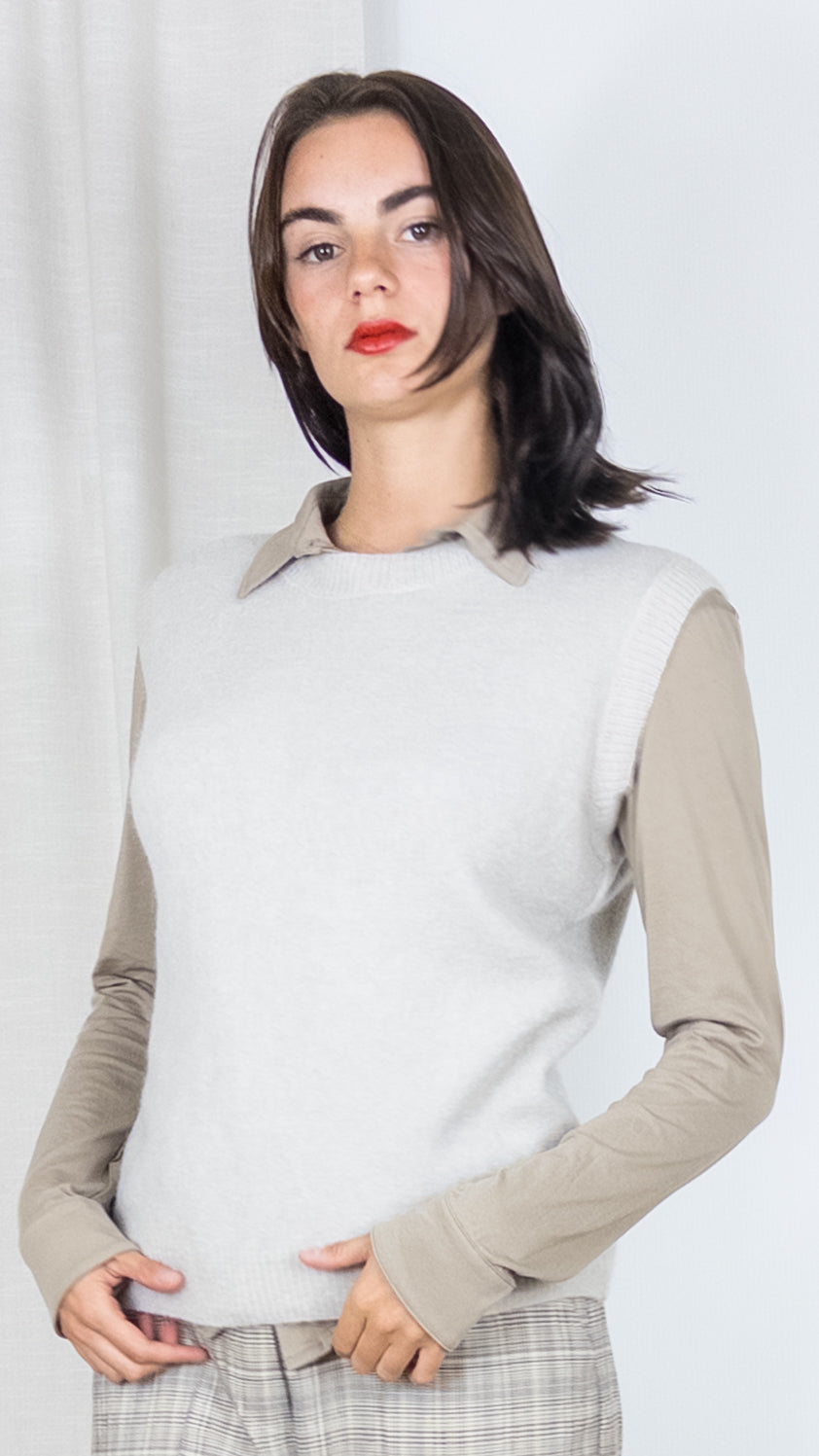 PULL RAS DE COU SANS MANCHES MAELYS 7120 BEIGE