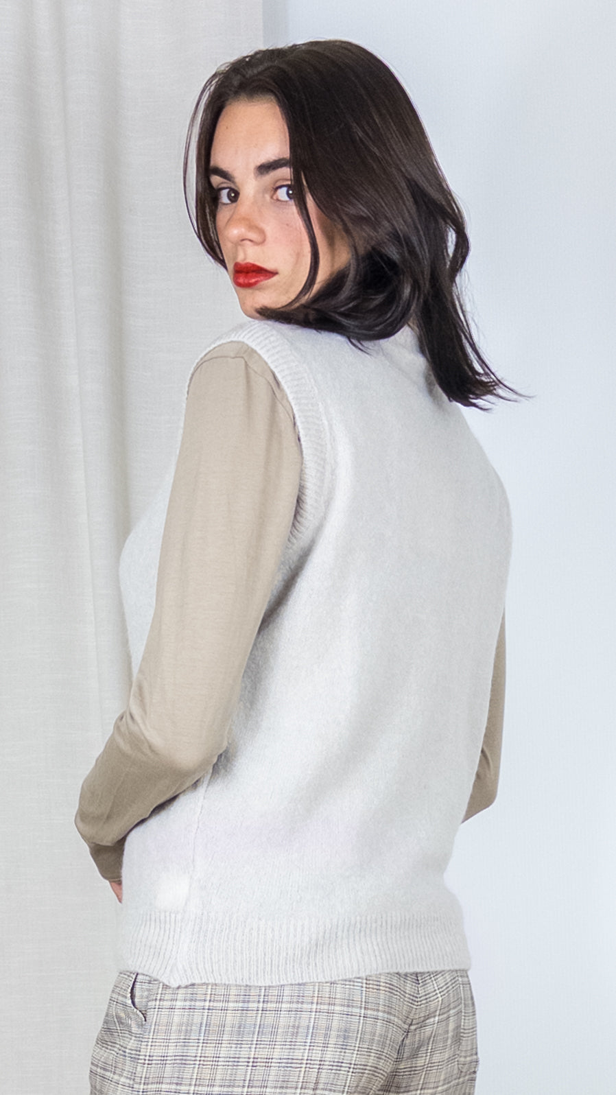 PULL RAS DE COU SANS MANCHES MAELYS 7120 BEIGE