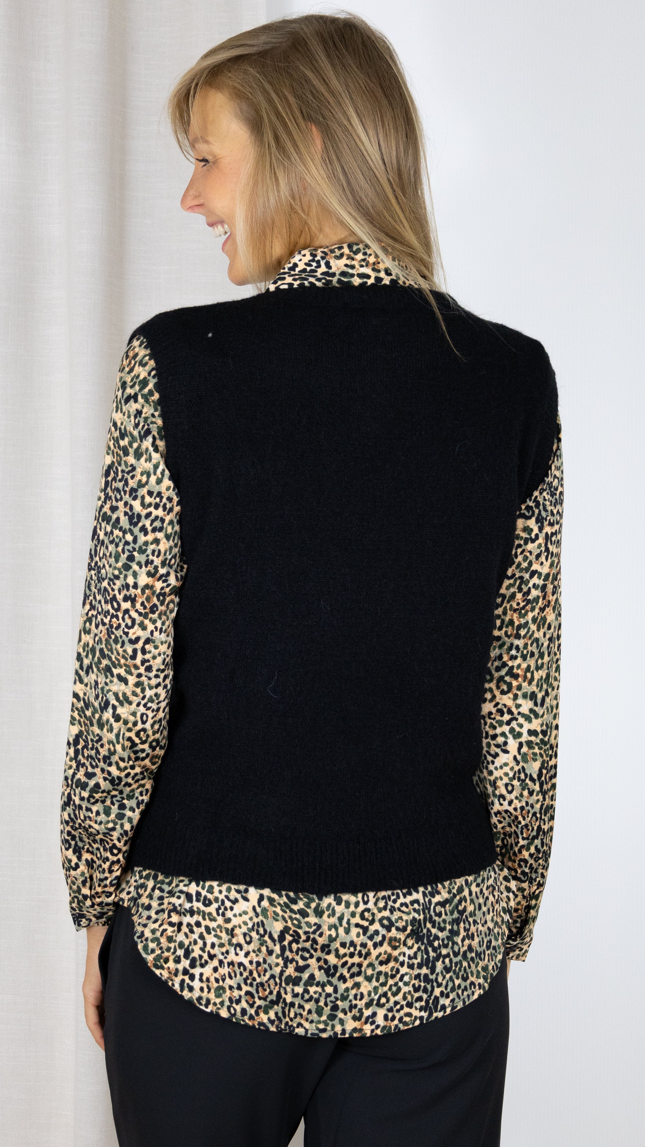 PULL RAS DE COU SANS MANCHES MAELYS 7120 NOIR