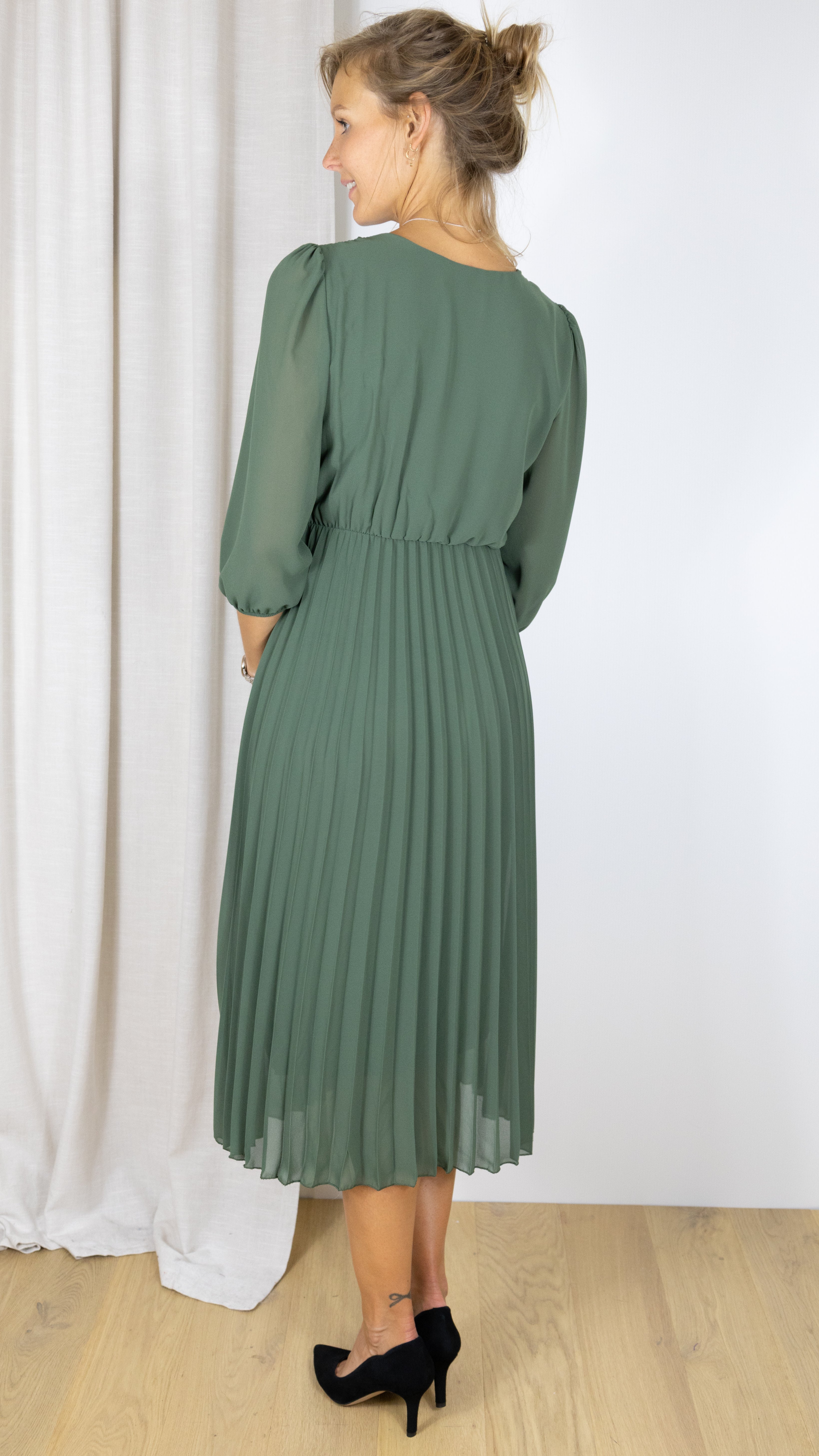 ROBE V LONGUE PLISSEE VOUS 5810 KAKI