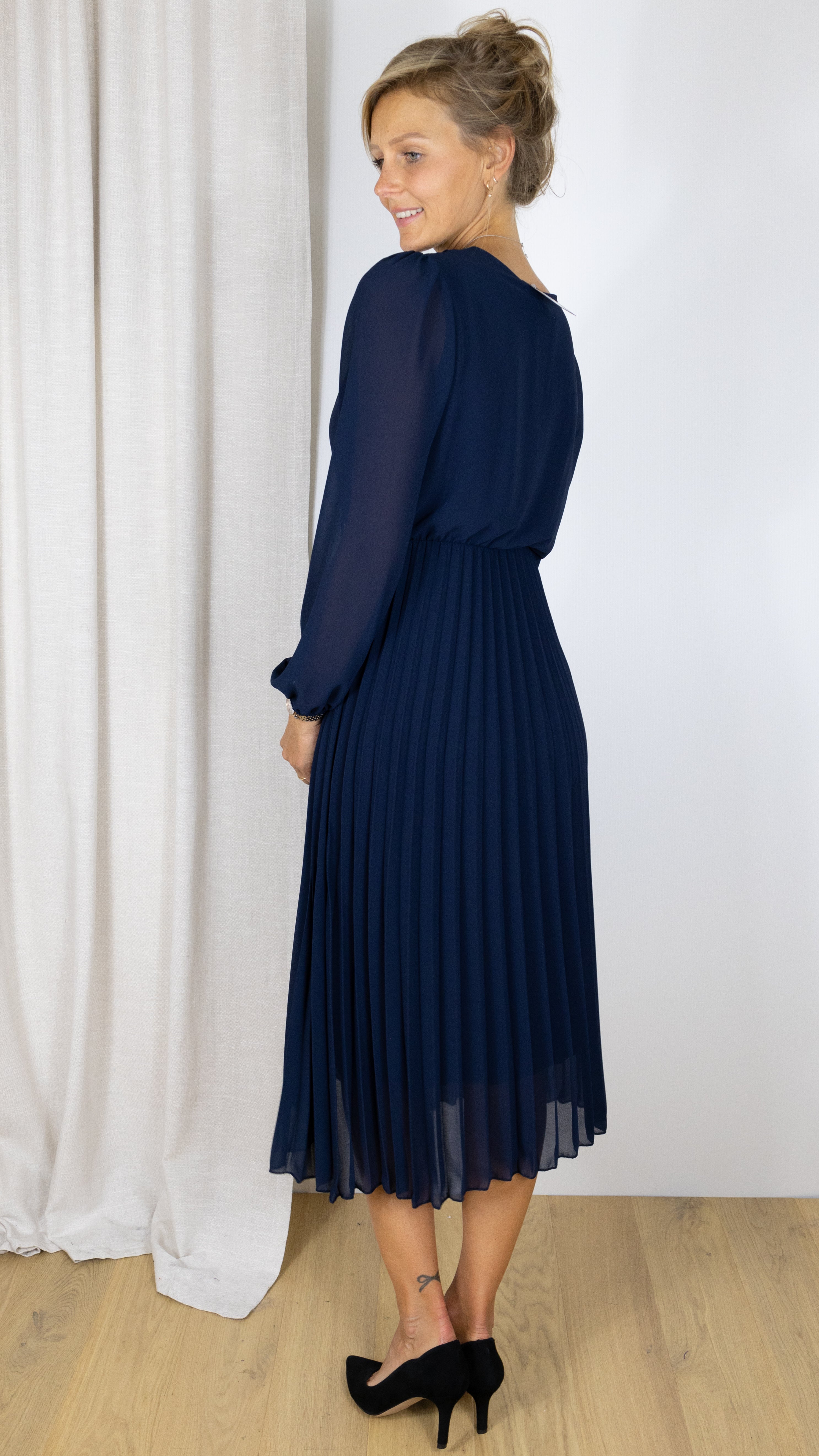ROBE V LONGUE PLISSEE VOUS 5810 MARINE