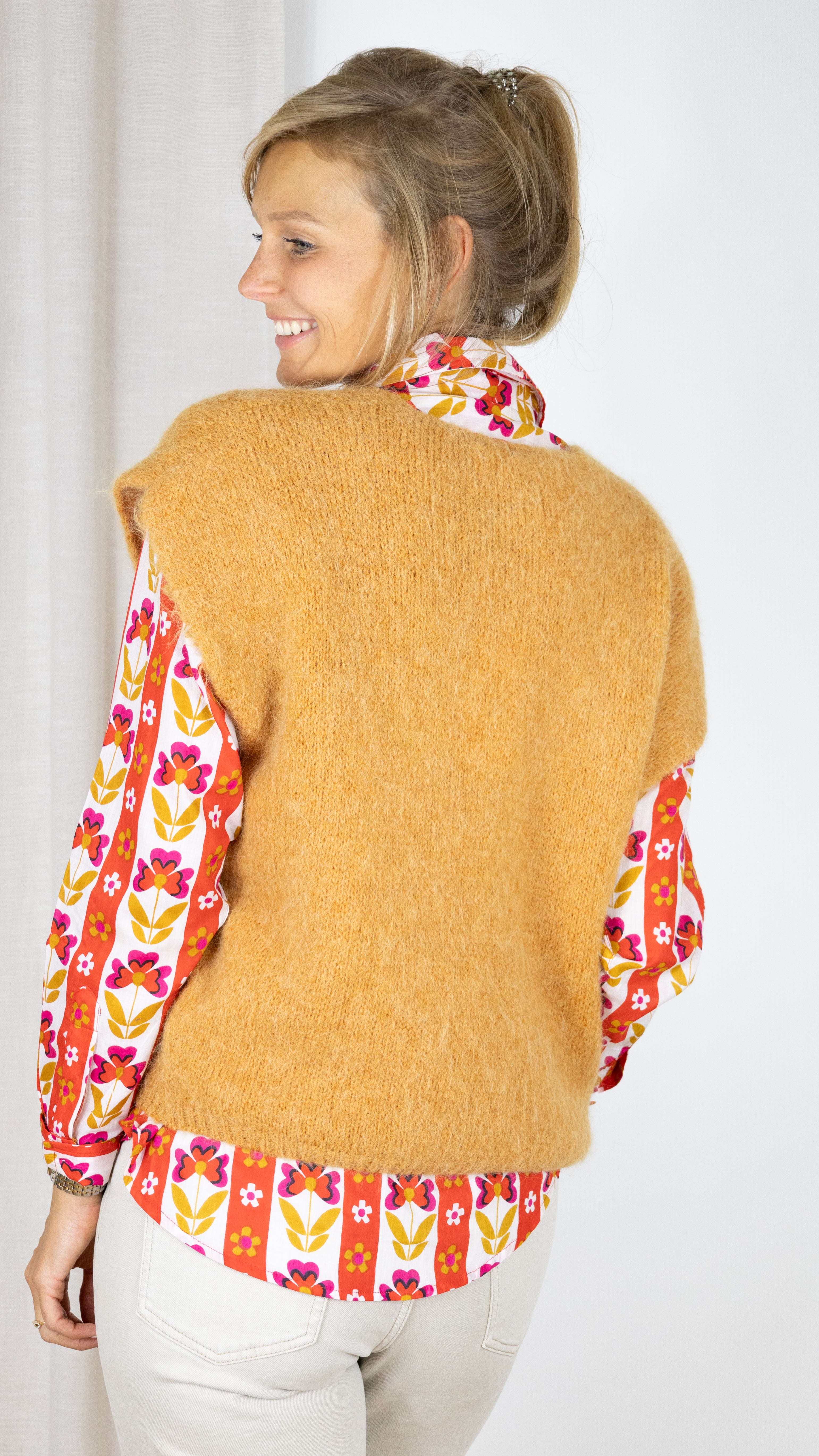 PULL V SANS MANCHES MANNAH LUK AP BISCOTTO CAMEL
