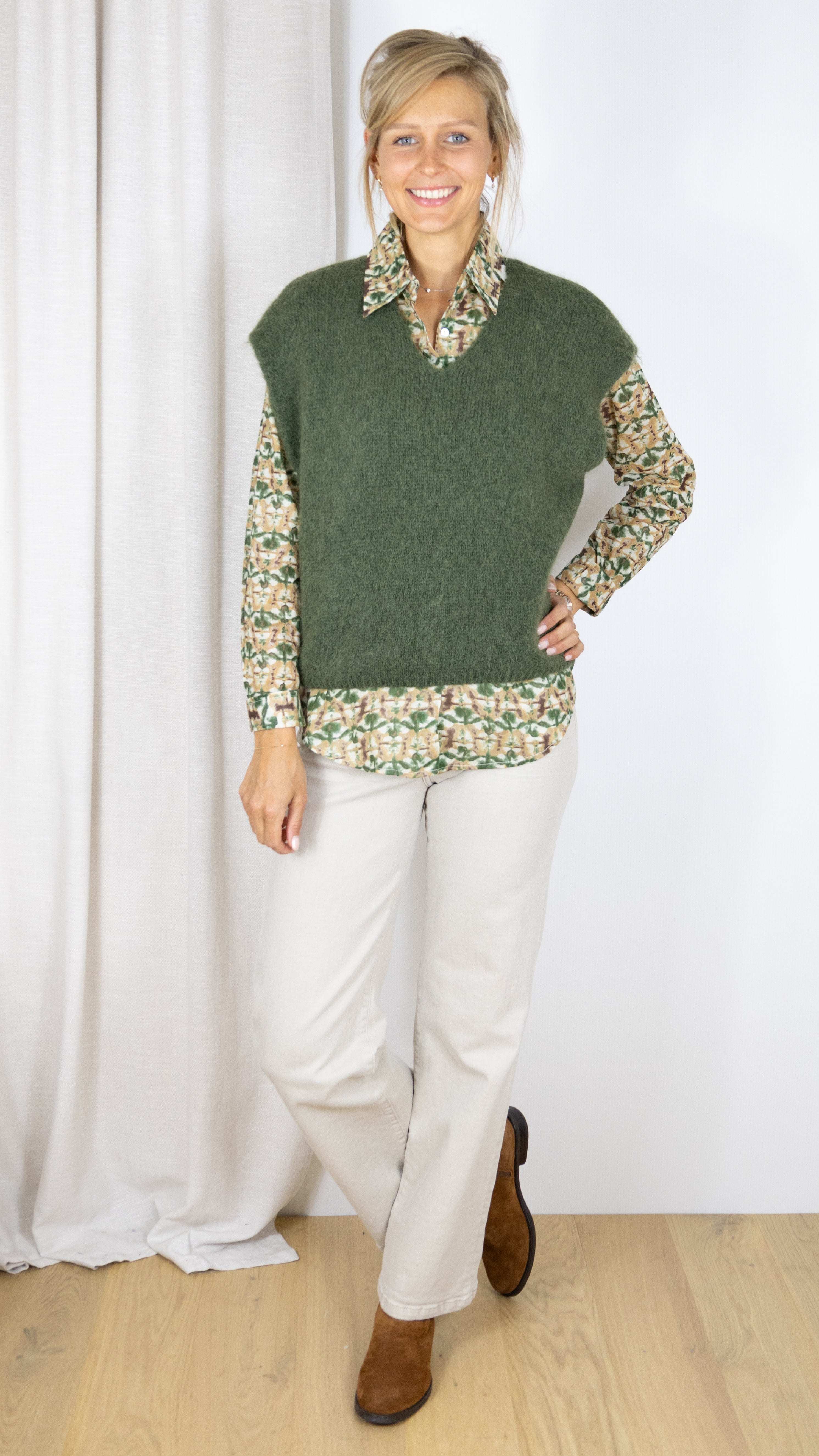 PULL V SANS MANCHES MANNAH LUK AP MILITAIRE