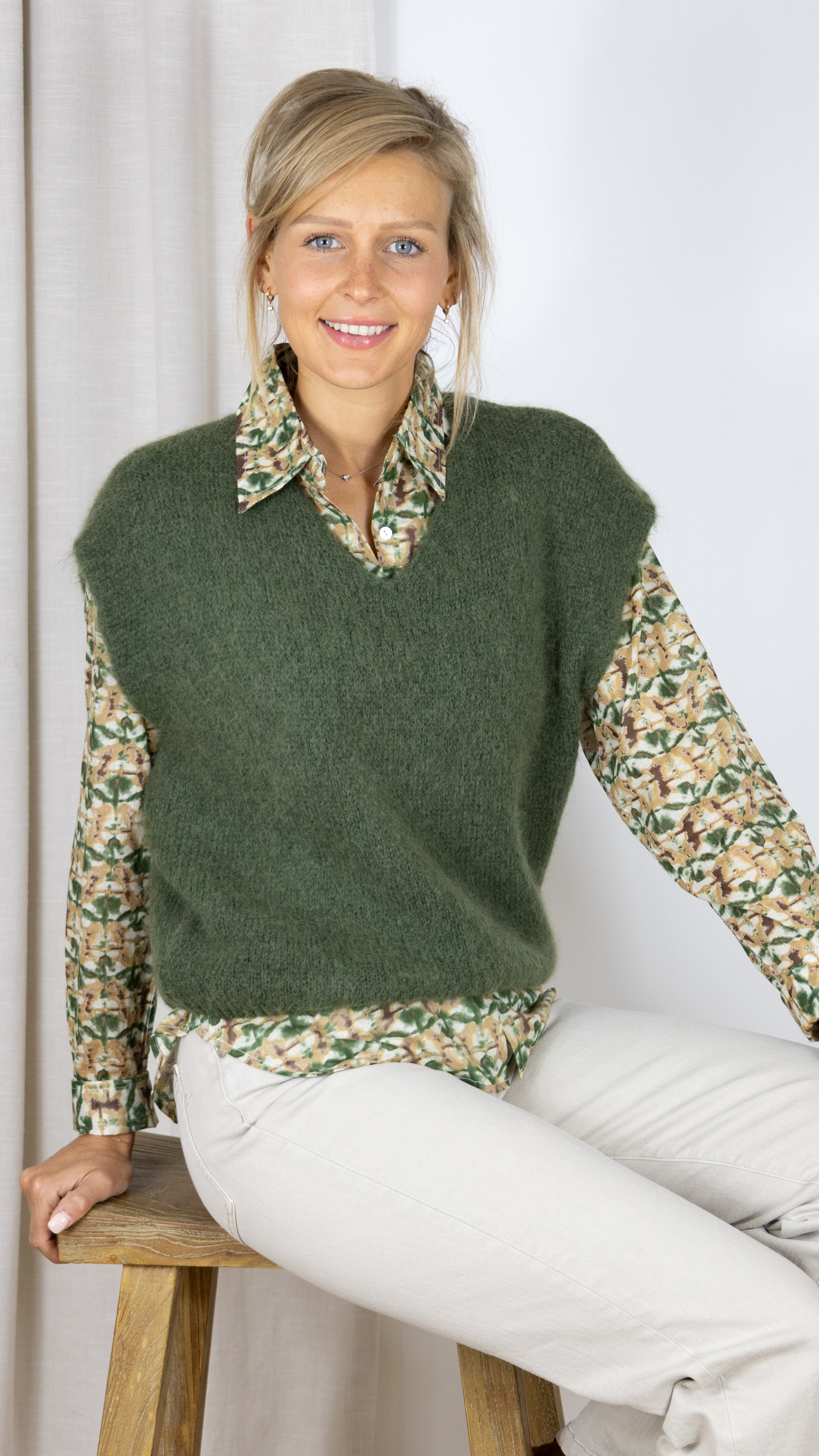 PULL V SANS MANCHES MANNAH LUK AP MILITAIRE