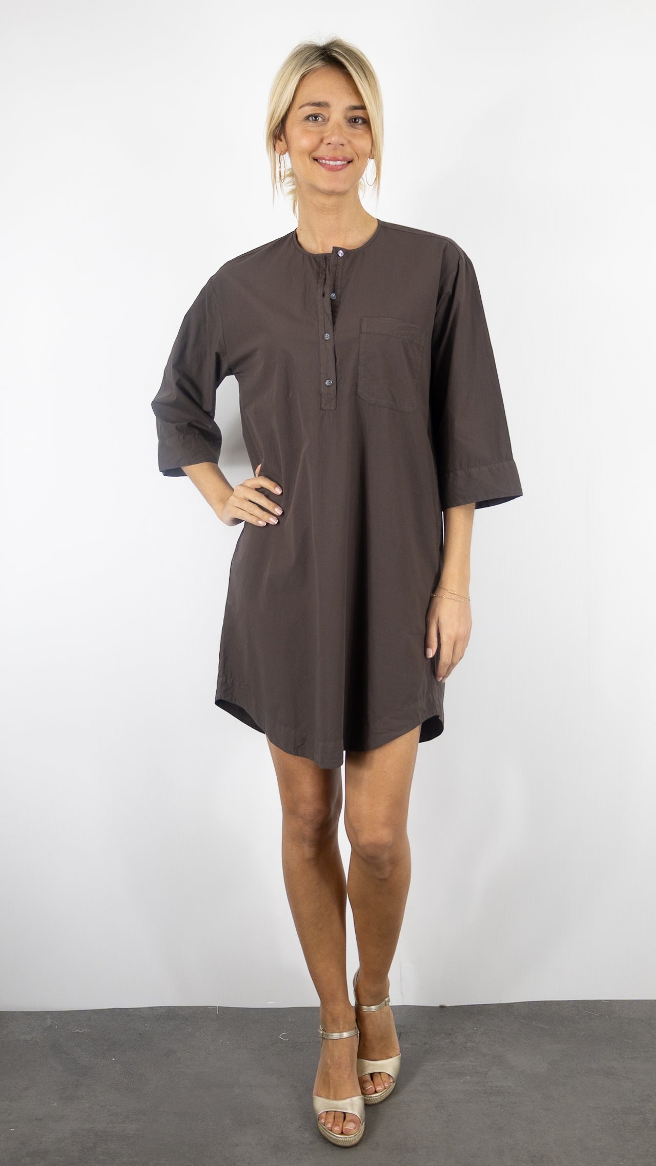 ROBE COURTE EN COTON #COLOR_29/WOOD CHOCO