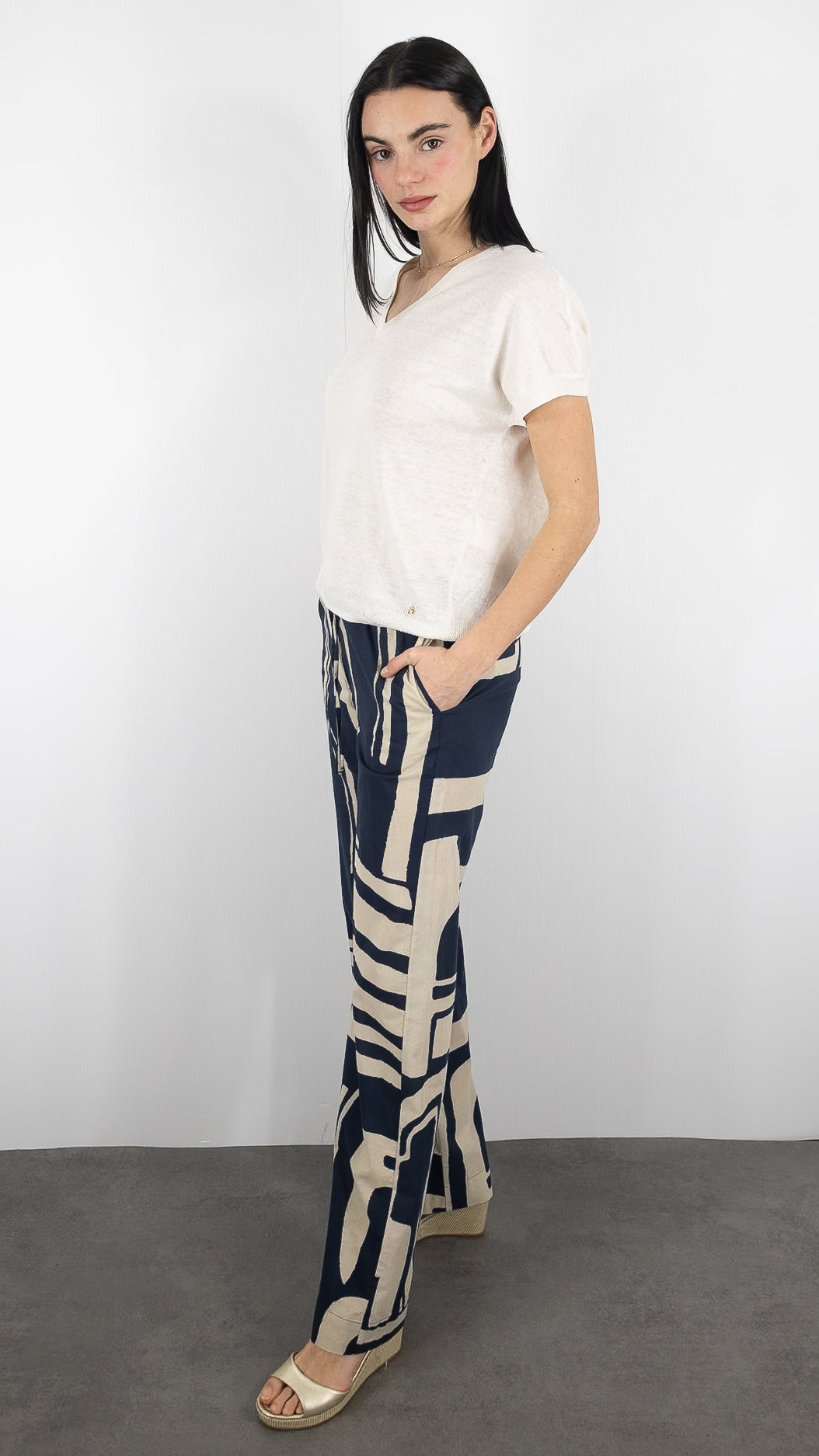 PULL V MANCHES COURTES EN LIN CREME DES PETITS HAUTS BRISE