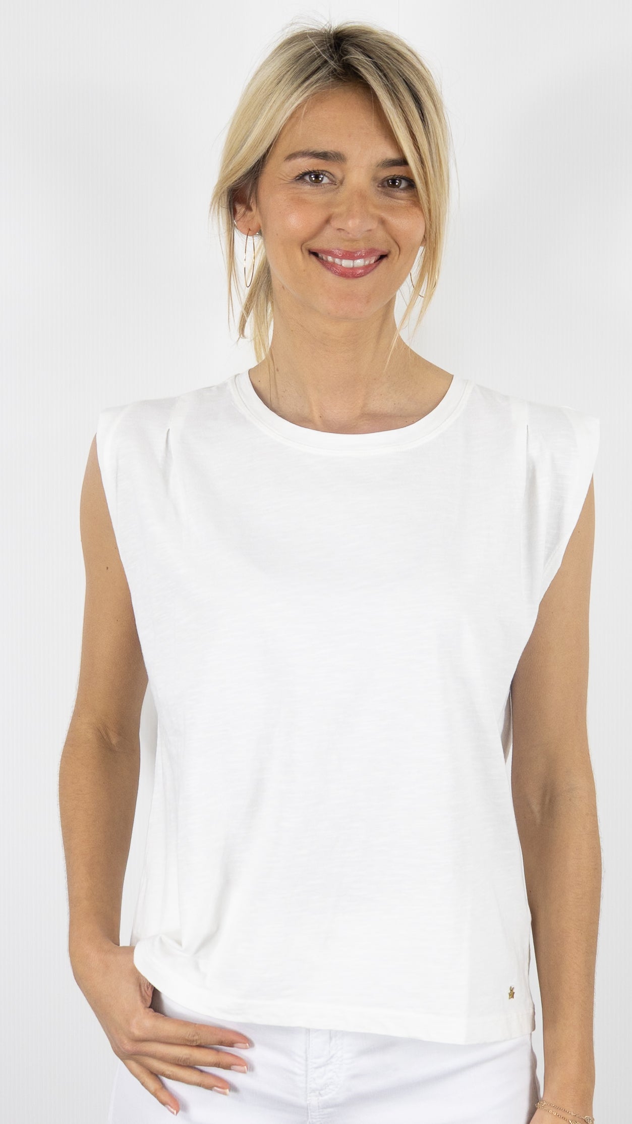 TEE-SHIRT COL ROND SANS MANCHES POUR FEMME DES PETITS HAUTS ZAEBA#COLOR_ECRU