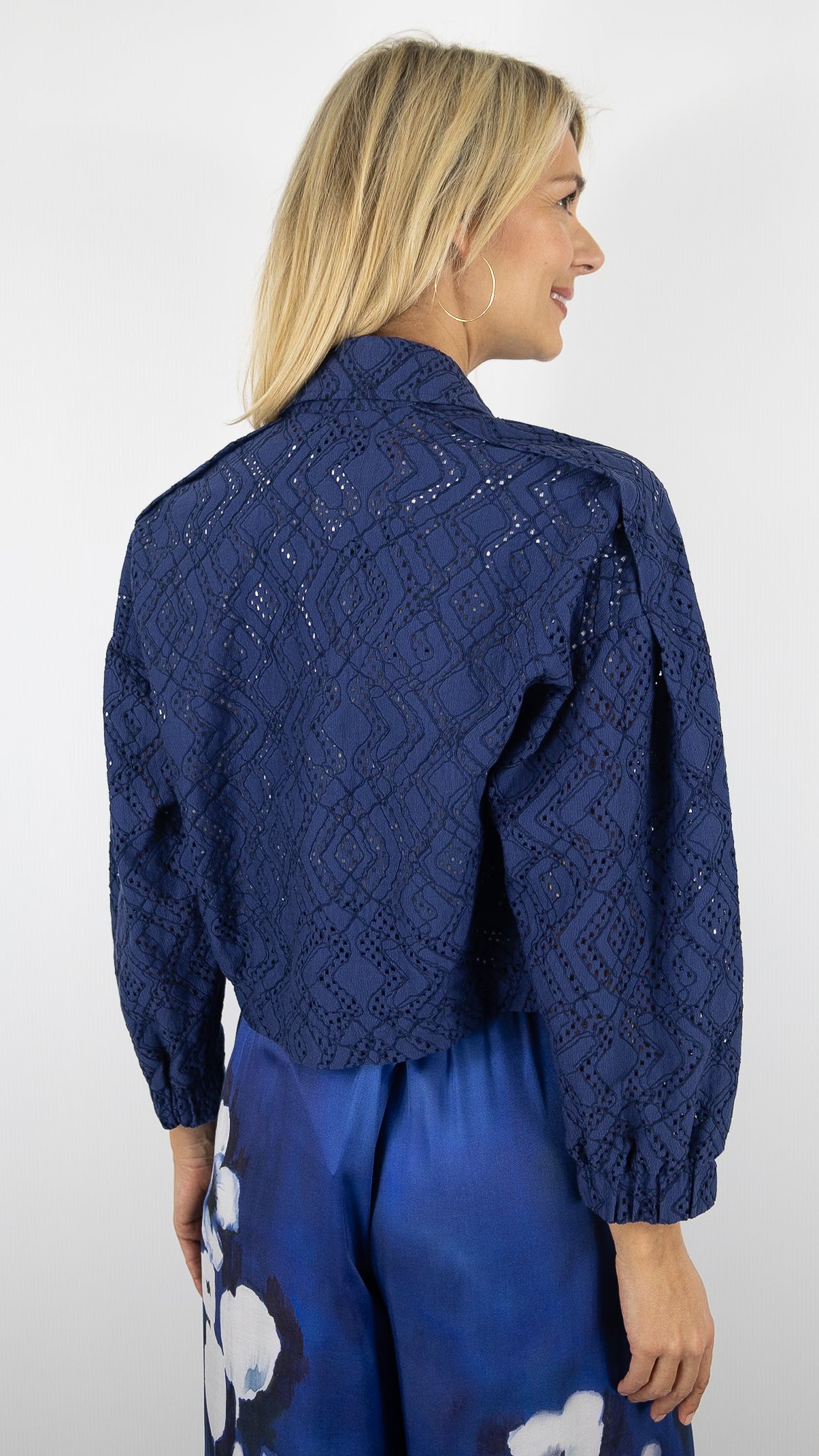 VESTE BOLERO BRODEE MARINE POUR FEMME CAROLINE BISS 1854