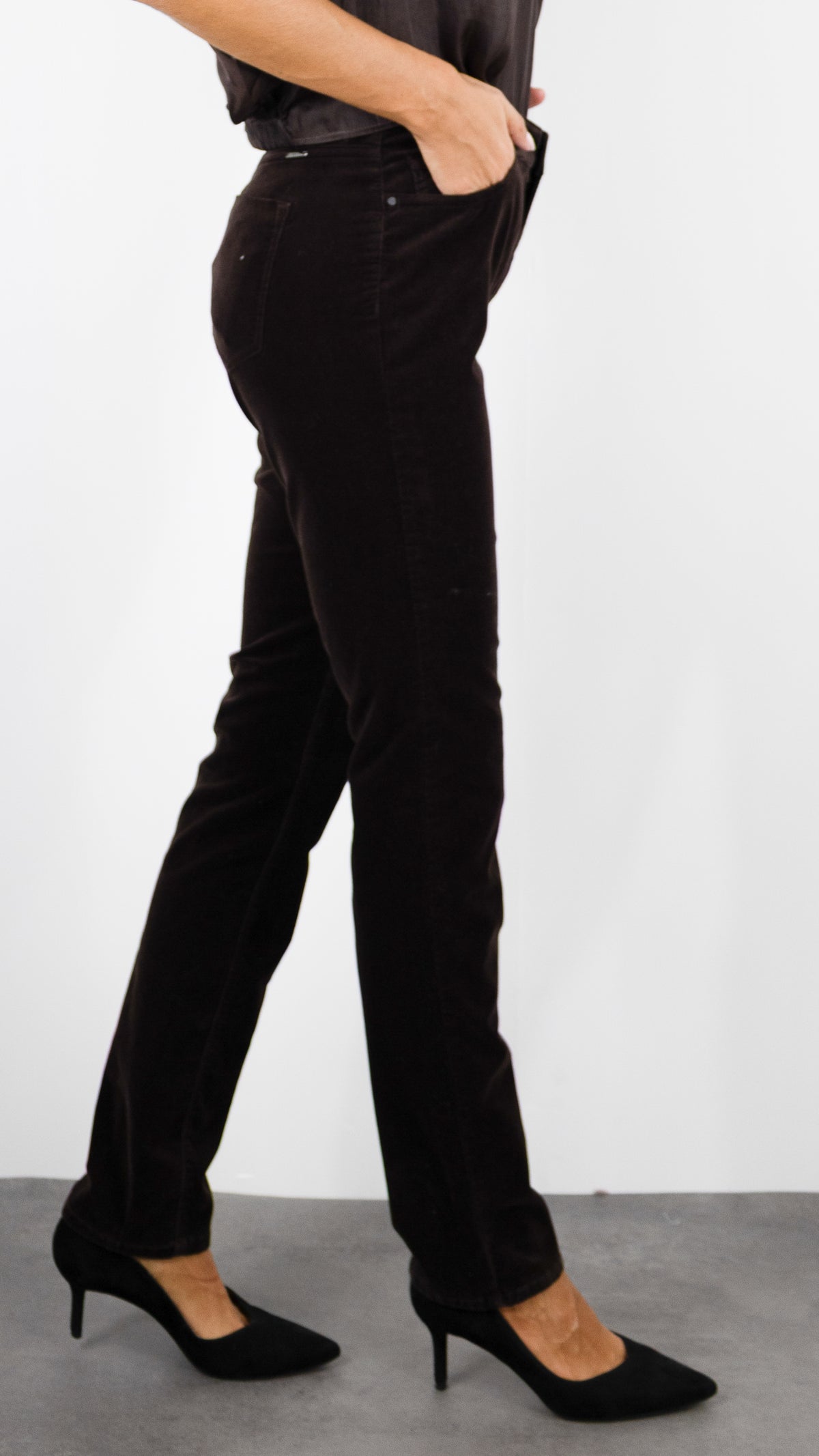 JEANS EN VELOURS SLIM POUR FEMME BRAX MARY DECO#COLOR_55/BRUNETTE CHOCO
