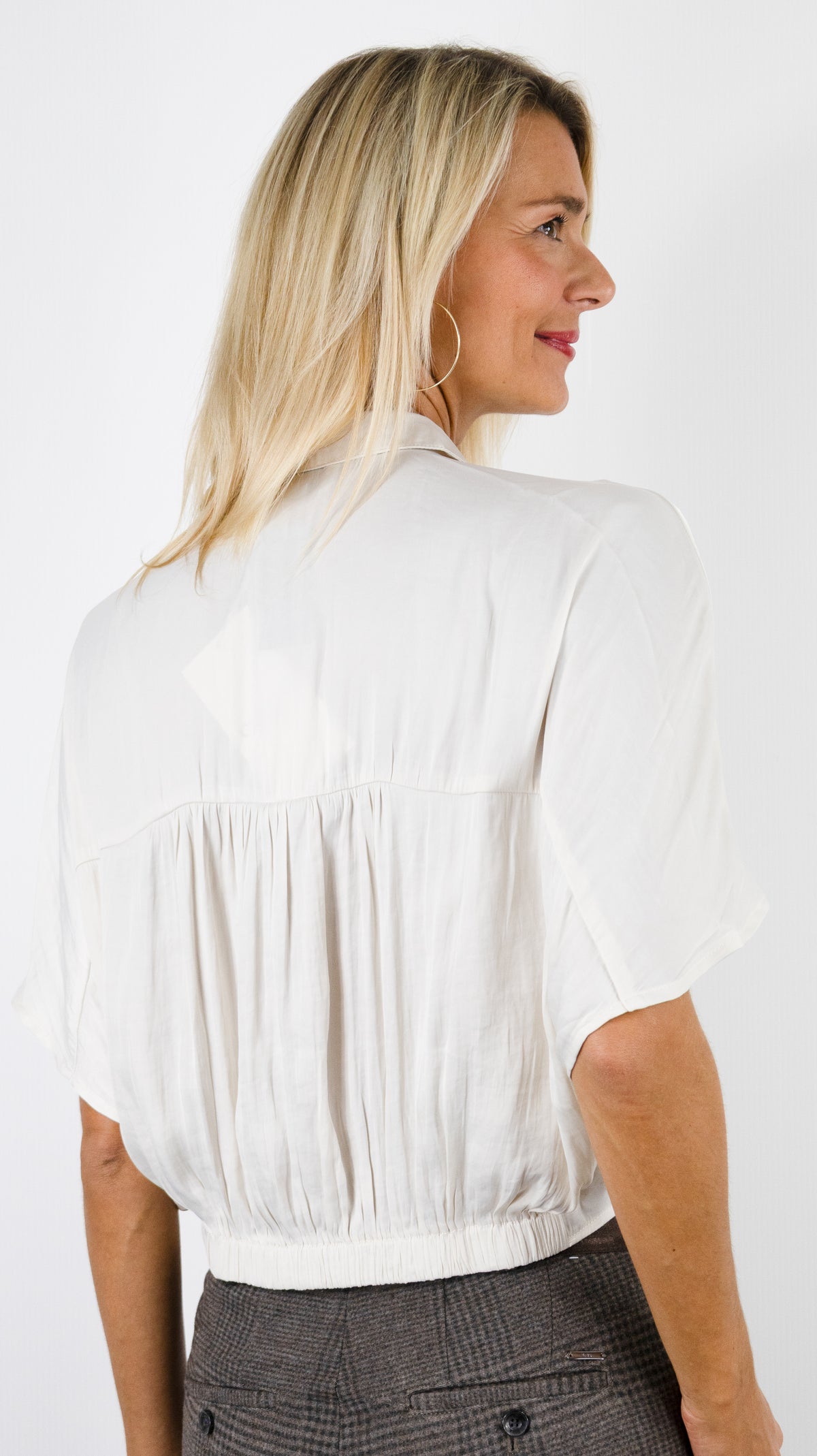 BLOUSE NOUEE AMPLE SATINEE CHOKLATE CK086051COLOR_BEIGE