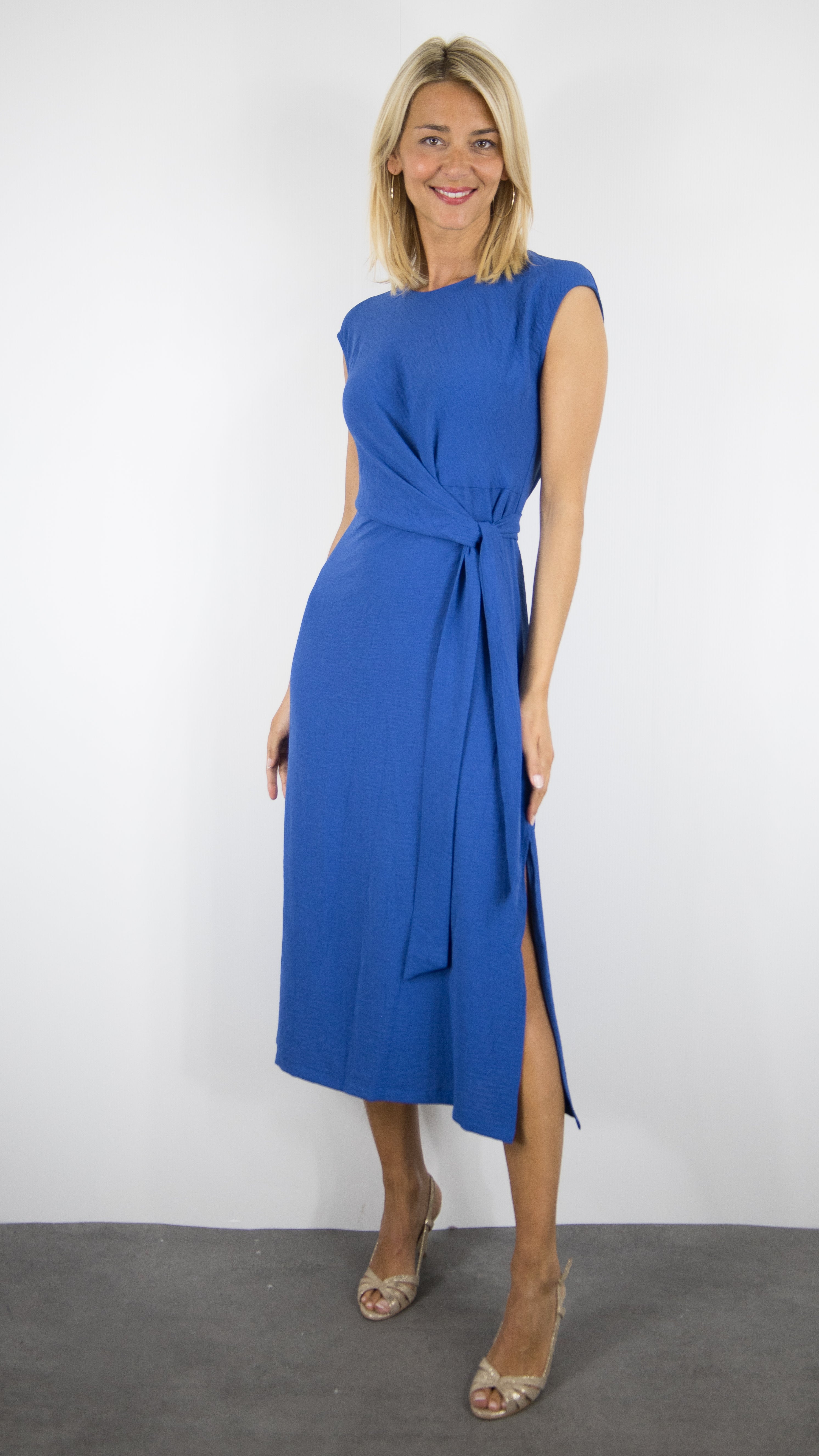 ROBE MIDI SANS MANCHES FLUIDE CROISEE POUR FEMME YCOO 10215#COLOR_BLEU