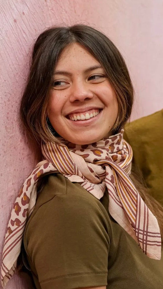 ECHARPE IMPRIMEE EN COTON LEOPARD BELLEMME #color_rose poudre