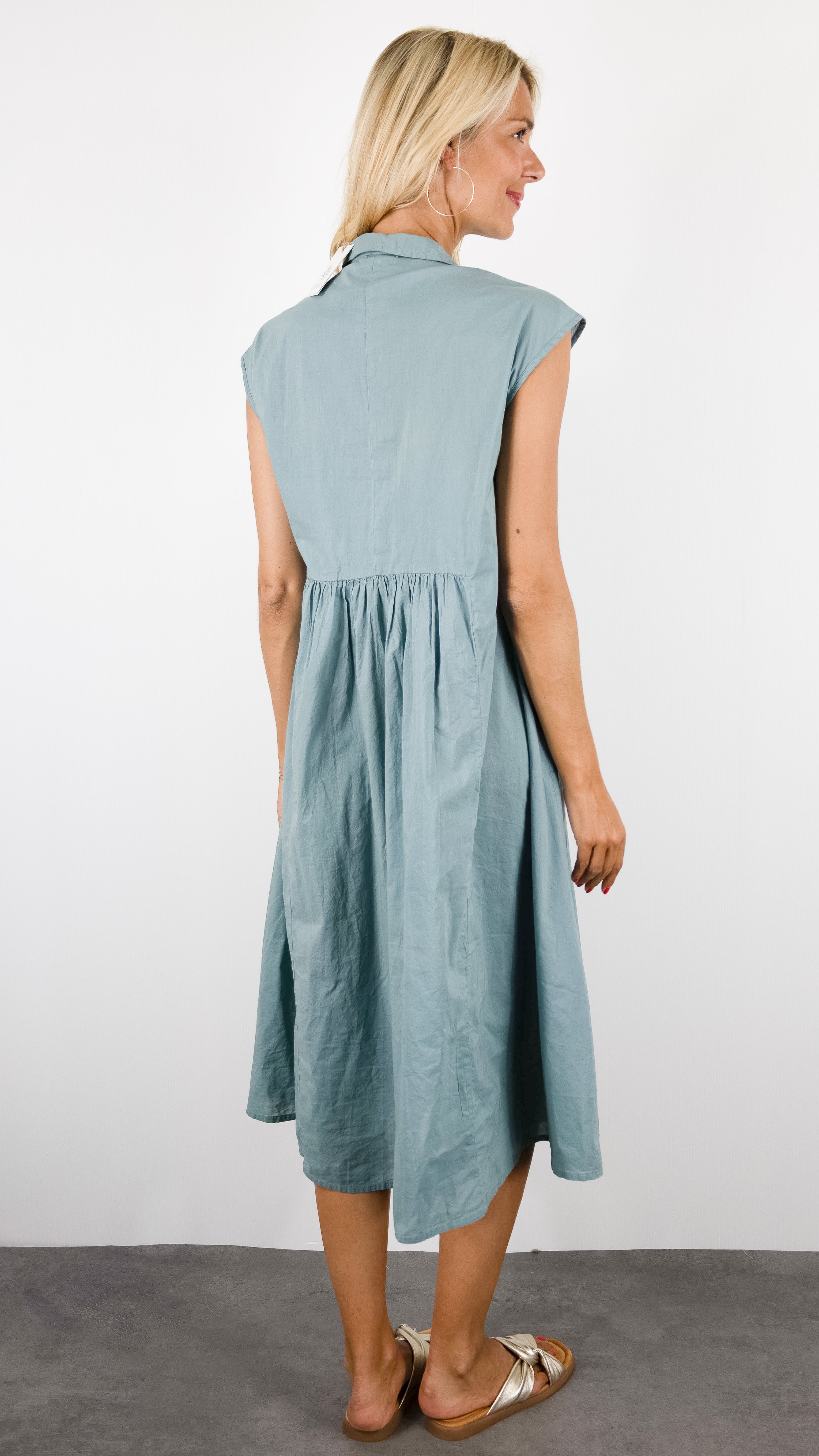 ROBE SANS MANCHES COUPE CHEMISIER EN COTON COLORES 1501.00#COLOR_2991/MINERAL BLUE