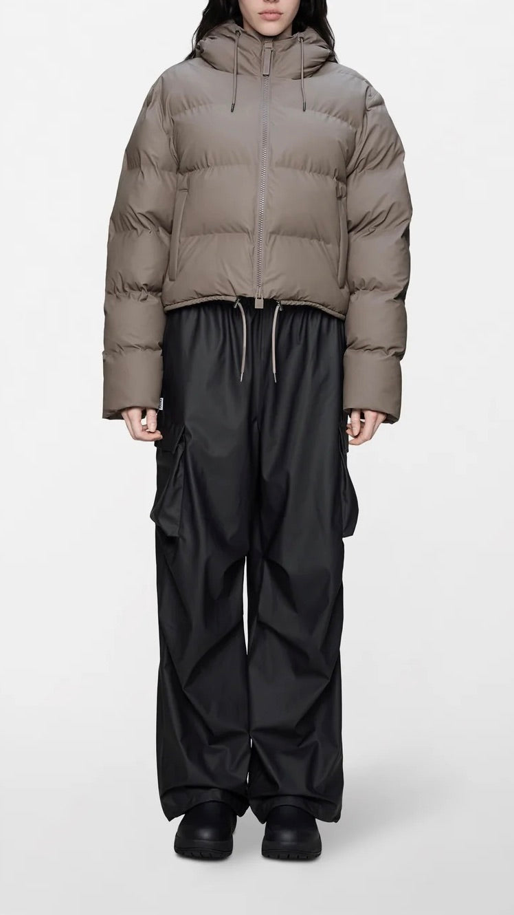 DOUDOUNE COURTE A CAPUCHE POUR FEMME RAINS 15150 ALTA SHORT PUFFER CINDER TAUPE
