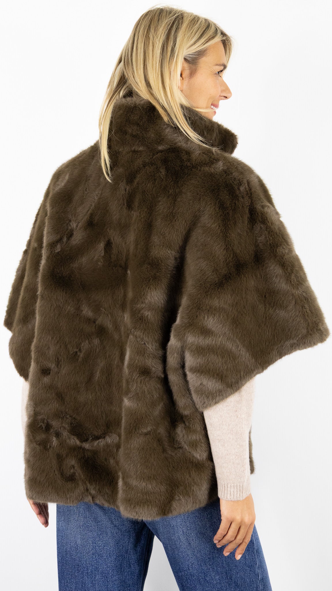 CAPE FAUSSE FOURRURE SANS MANCHES 15G418 SEASON CHOCO