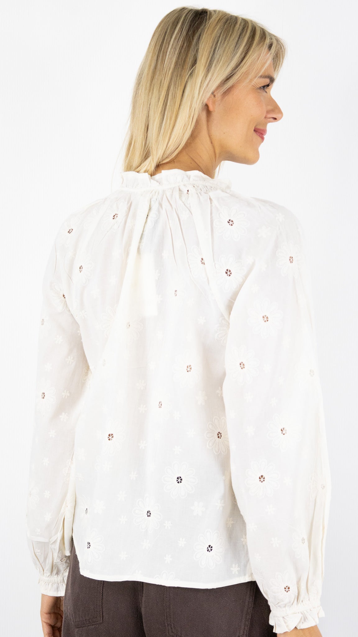 CHEMISE BRODERIE FLEURS COL VOLANTE 15H17 SEASON#color_CREME