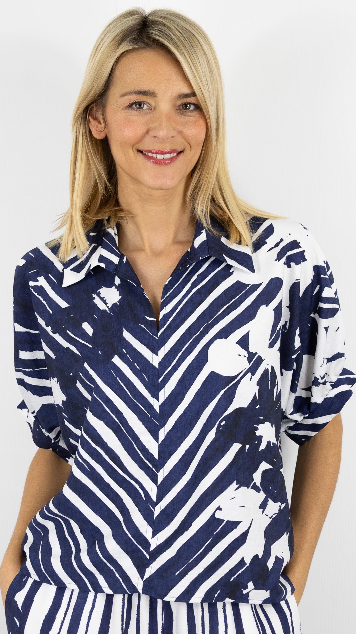 BLOUSE FLUIDE MANCHES COURTES IMPRIMEE BLEU ET BLANC CAROLINE BISS 1674