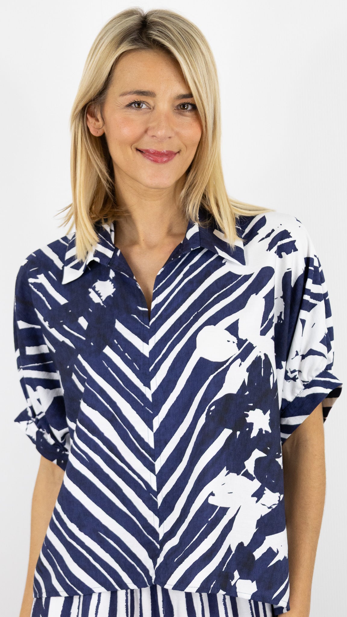 BLOUSE FLUIDE MANCHES COURTES IMPRIMEE BLEU ET BLANC CAROLINE BISS 1674