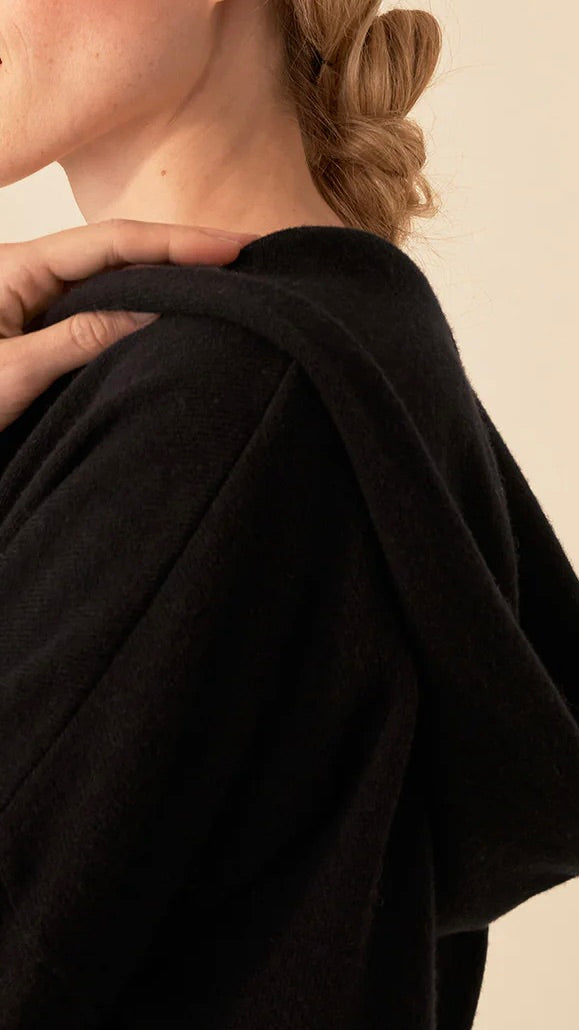 PULL A CAPUCHE ENCOLURE CHALE DES PETITS HAUTS ARIZONA PAVOT NOIR
