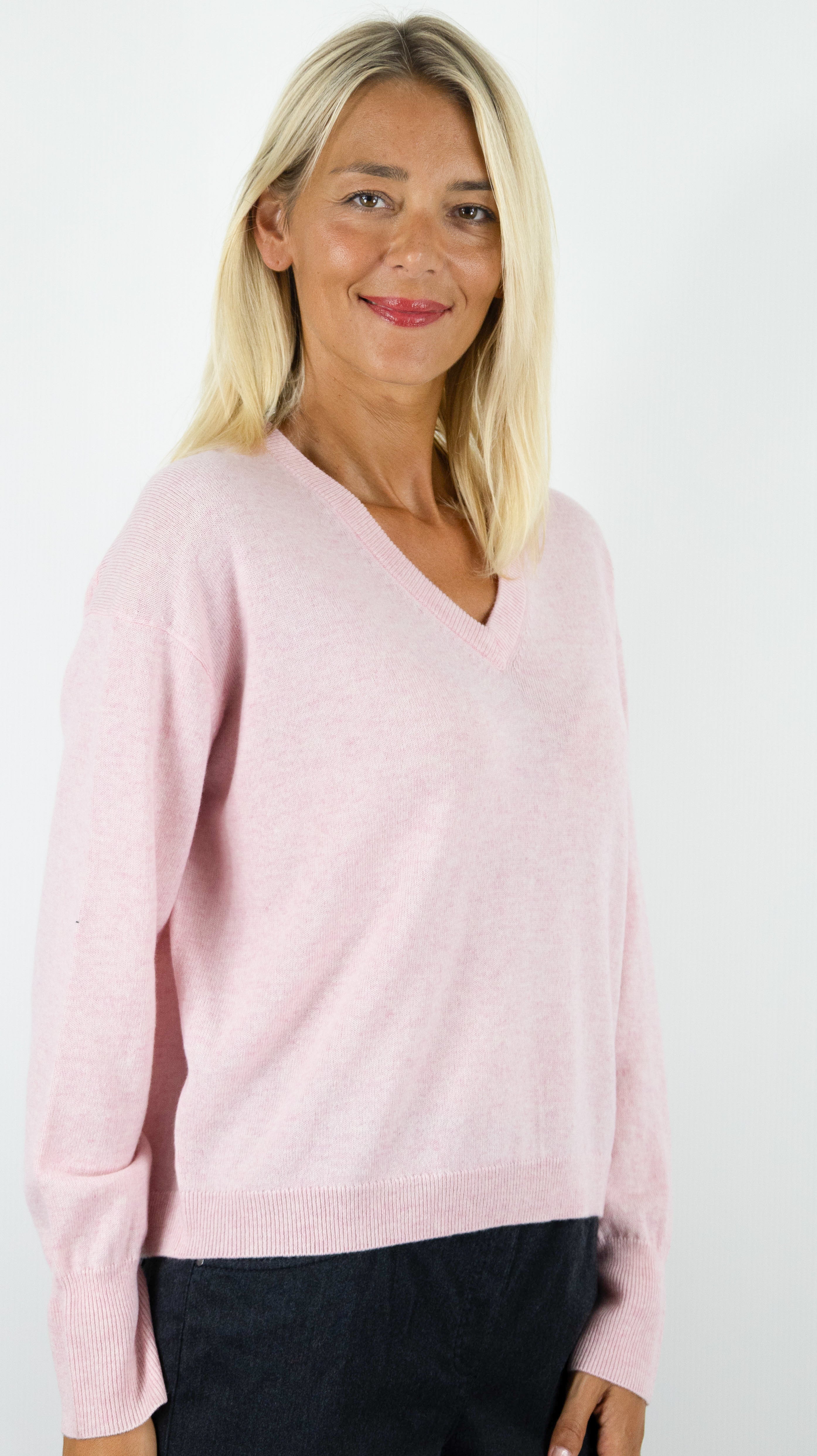 PULL COL V EN LAINE POUR FEMME NOT SHY WARREN#COLOR_PORCELAINE/ROSE