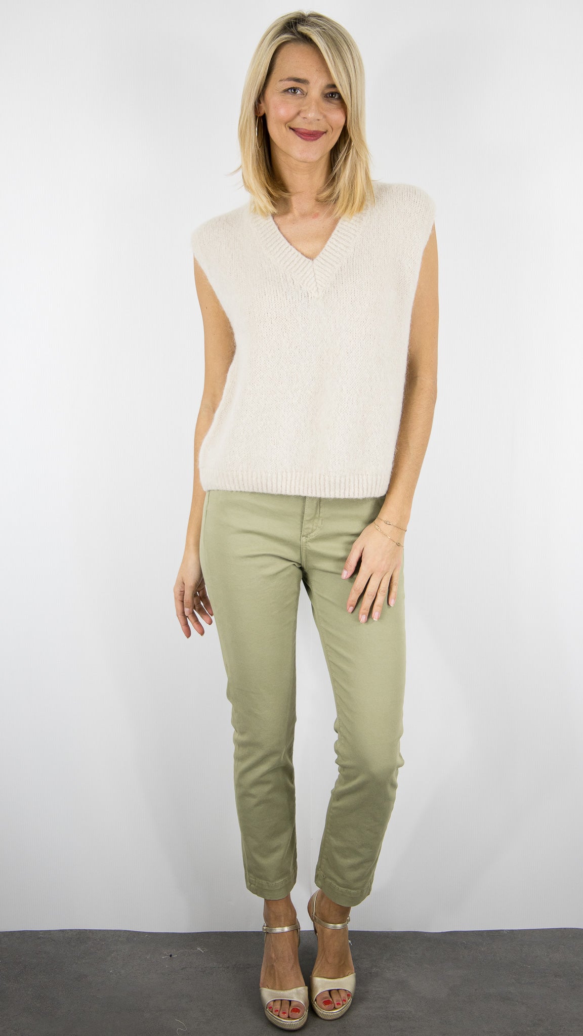 PULL COL V SANS MANCHES EN KID MOHAIR POUR FEMME ANDROMEDE 2238#COLOR_BEIGE