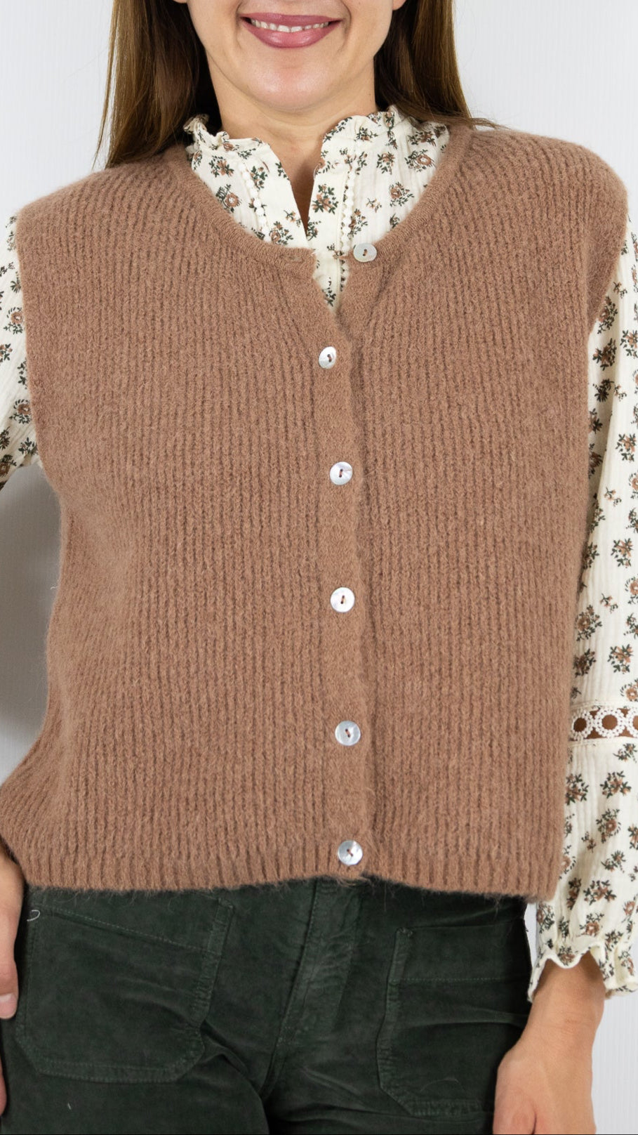 GILET COL V SANS MANCHES EN ALPAGA ANDROMEDE 24699#COLOR_CAMEL