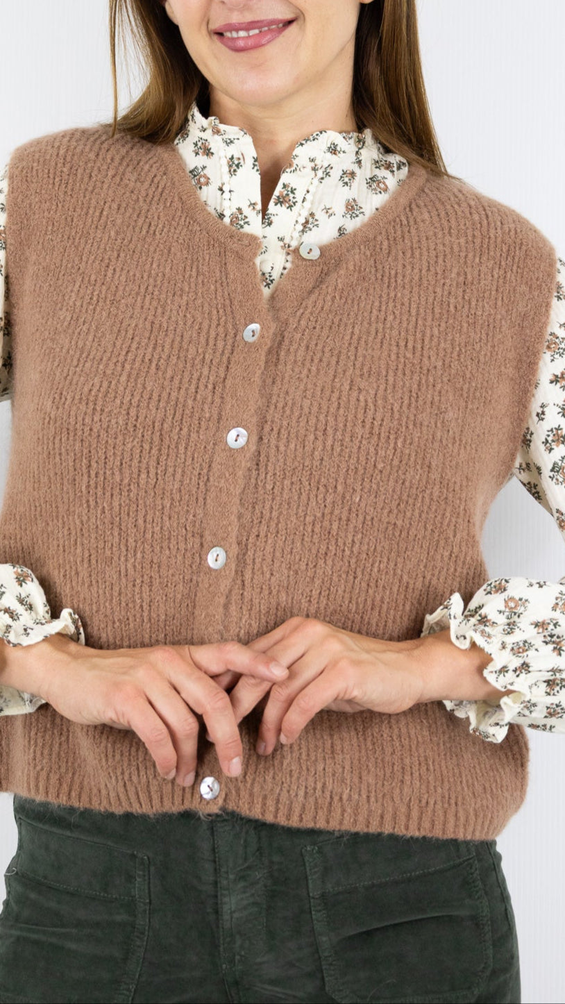 GILET COL V SANS MANCHES EN ALPAGA ANDROMEDE 24699#COLOR_CAMEL