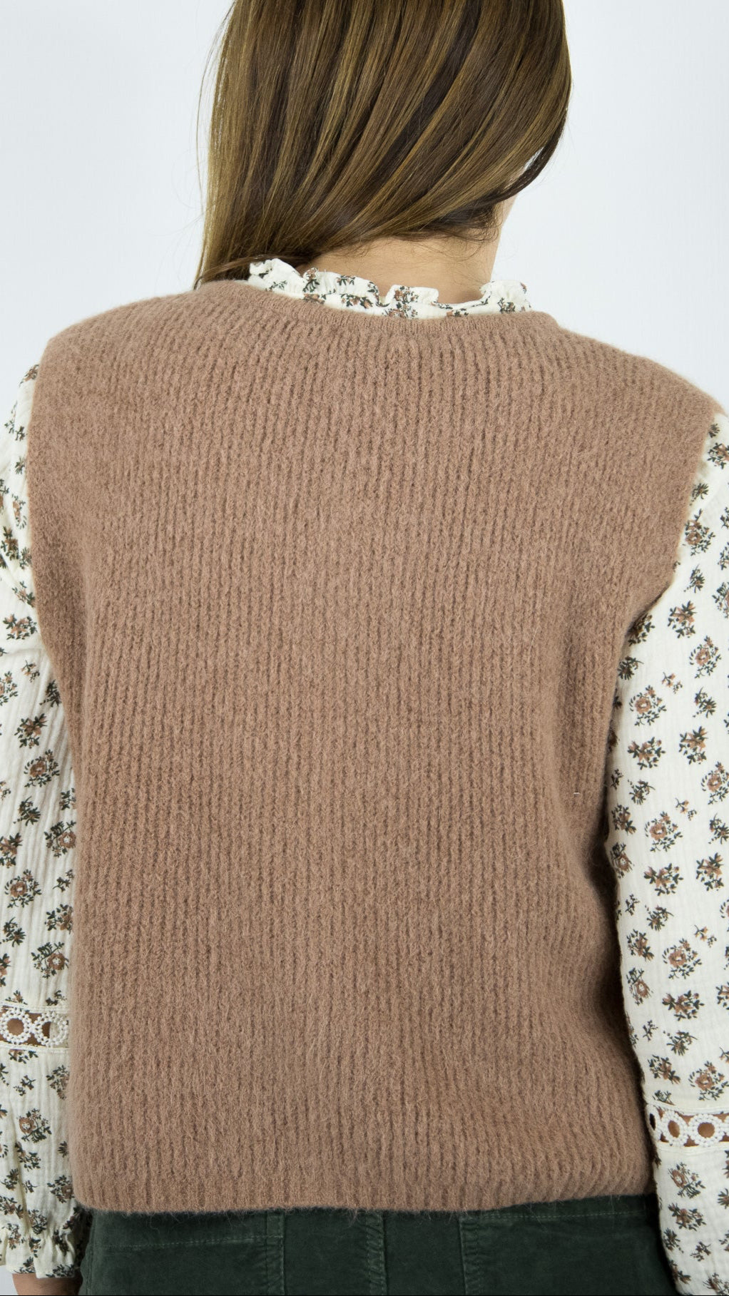 GILET COL V SANS MANCHES EN ALPAGA ANDROMEDE 24699#COLOR_CAMEL