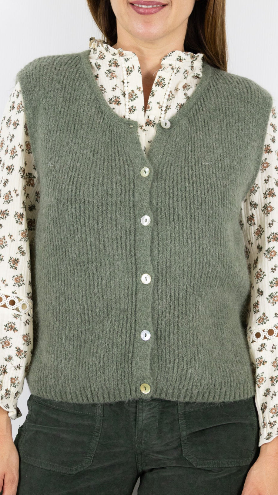 GILET COL V SANS MANCHES EN ALPAGA ANDROMEDE 24699#COLOR_KAKI