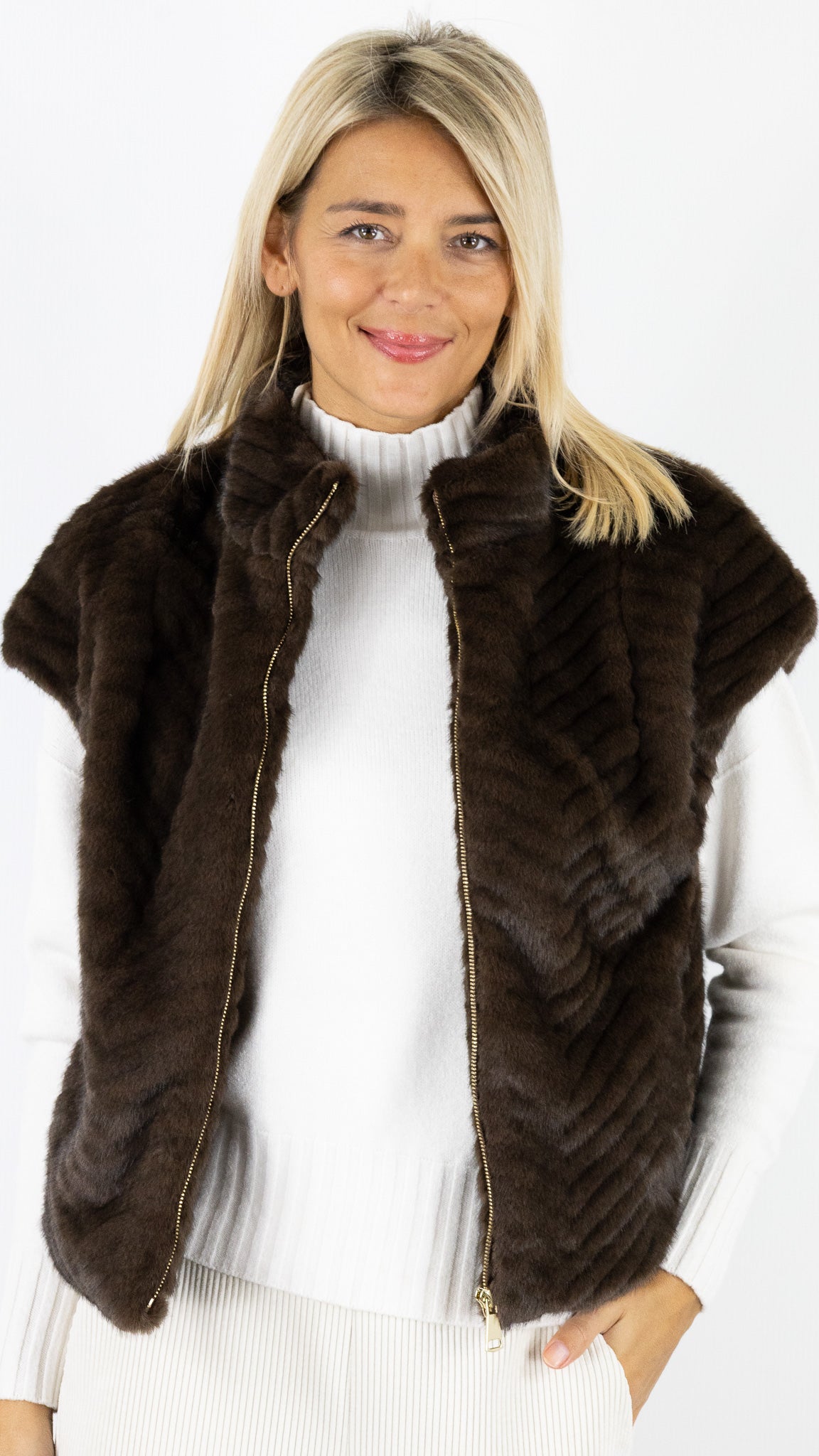 GILET SANS MANCHES FAUSSE FOURRURE 250216 ATELIER DE MILA#color_CHOCO