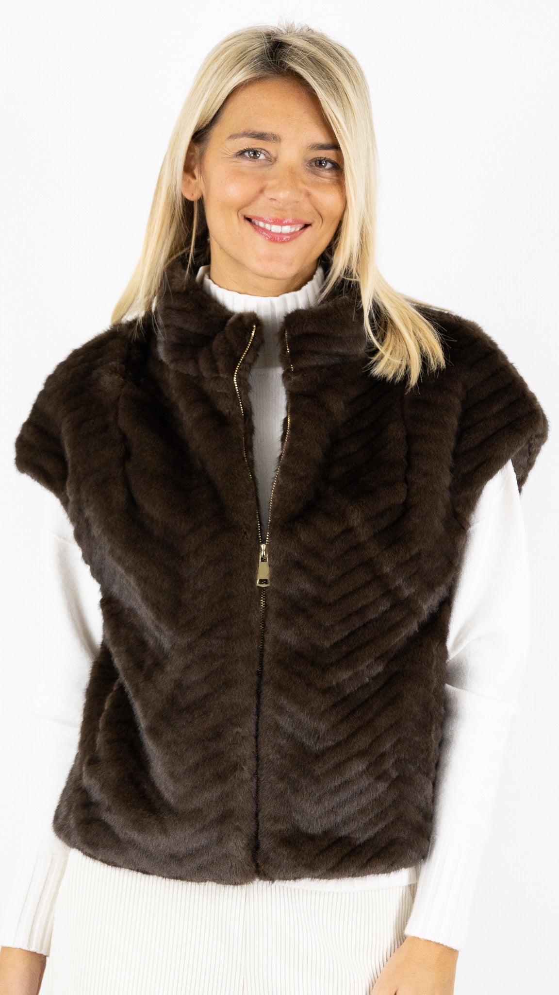 GILET SANS MANCHES FAUSSE FOURRURE 250216 ATELIER DE MILA#color_CHOCO