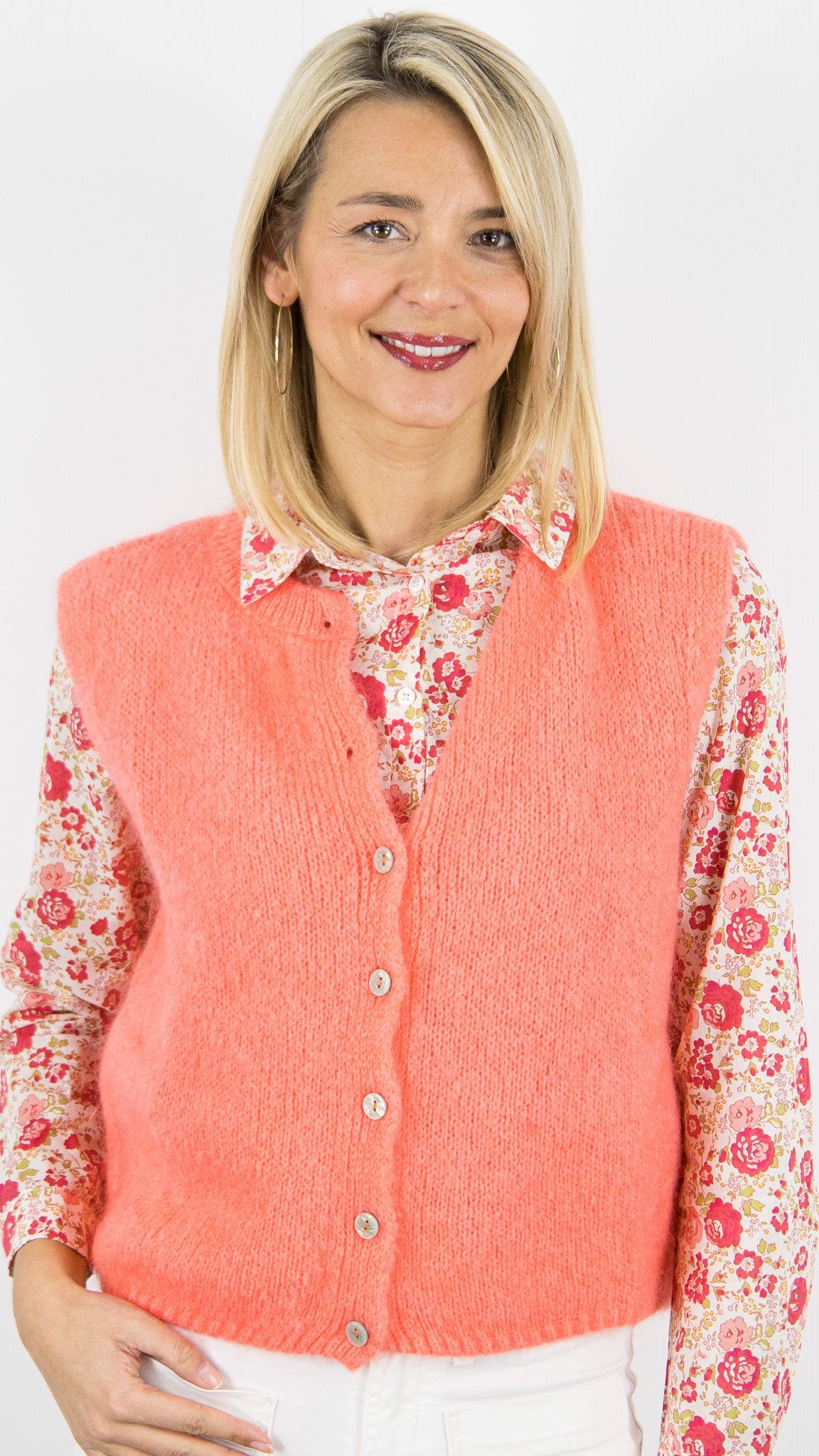 GILET SANS MANCHES BOUTONNE POUR FEMME NAIS 25069#COLOR_MANDARINE