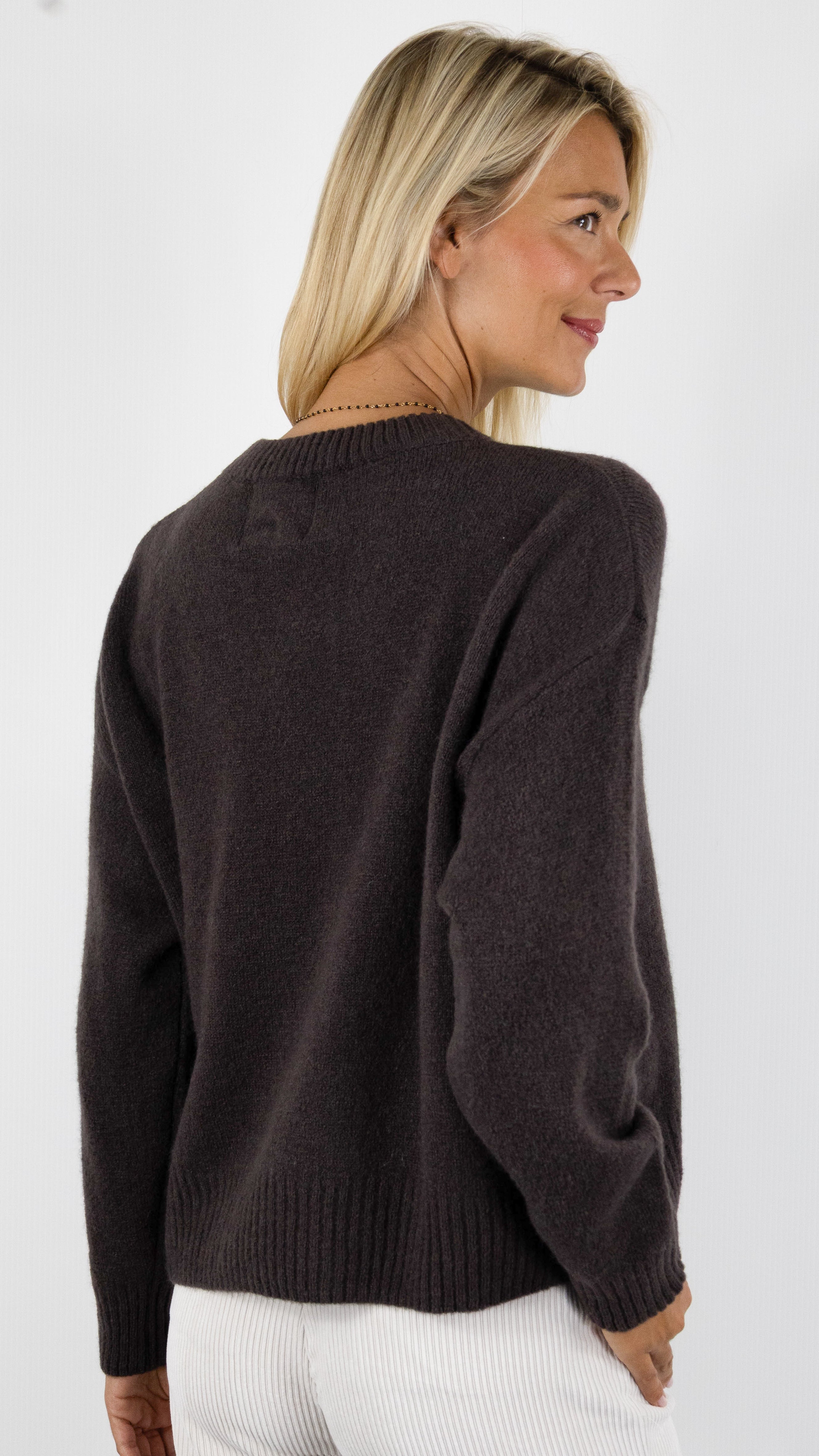 PULL COL ROND AMPLE EN ALPAGA POUR FEMME STUDIO PARISIEN 25570#COLOR_DARK CHOCO