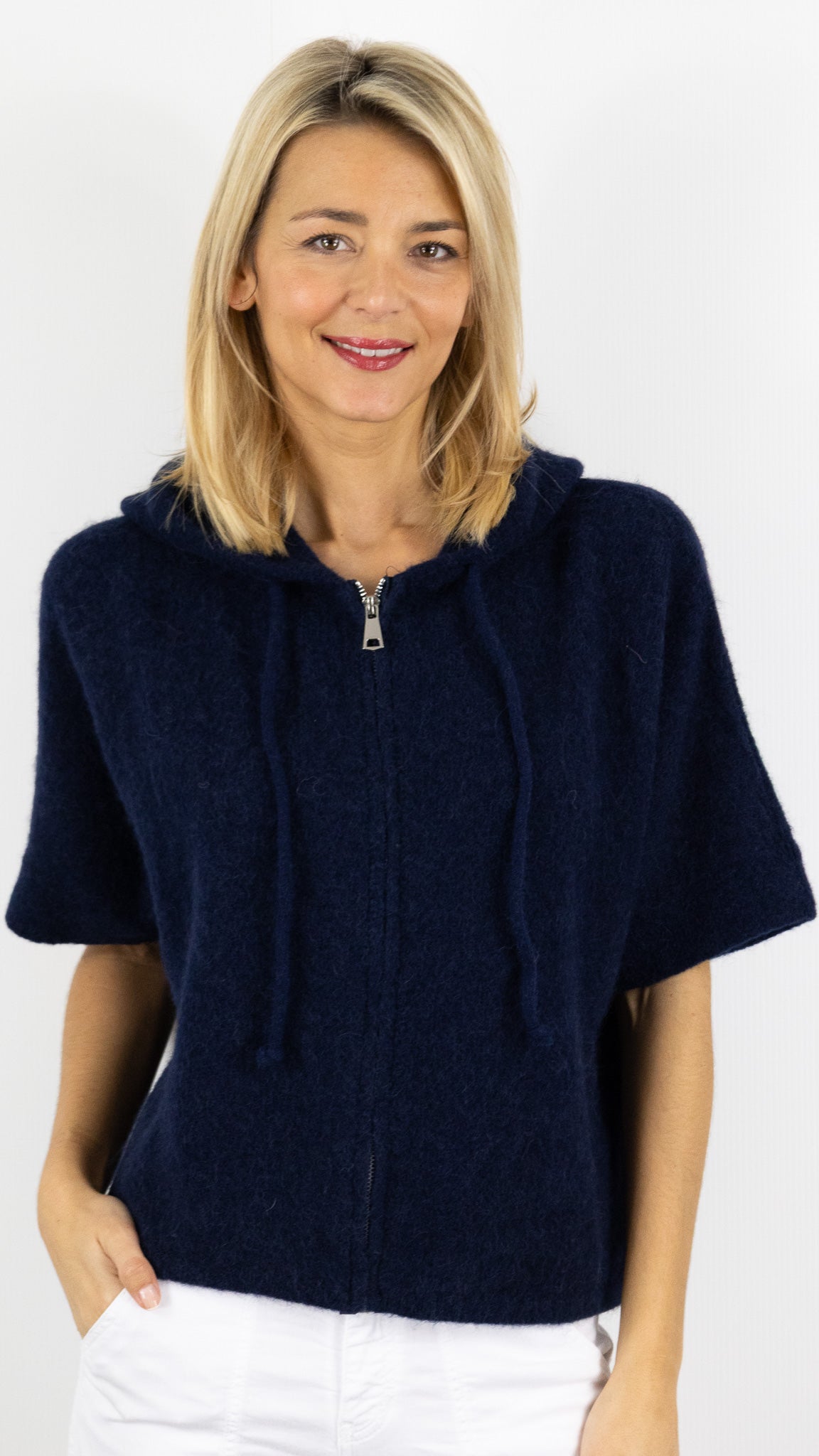 GILET A CAPUCHE ZIPPE MANCHES 3/4 POUR FEMME STUDIO PARISIEN 25683#COLOR_MARINE