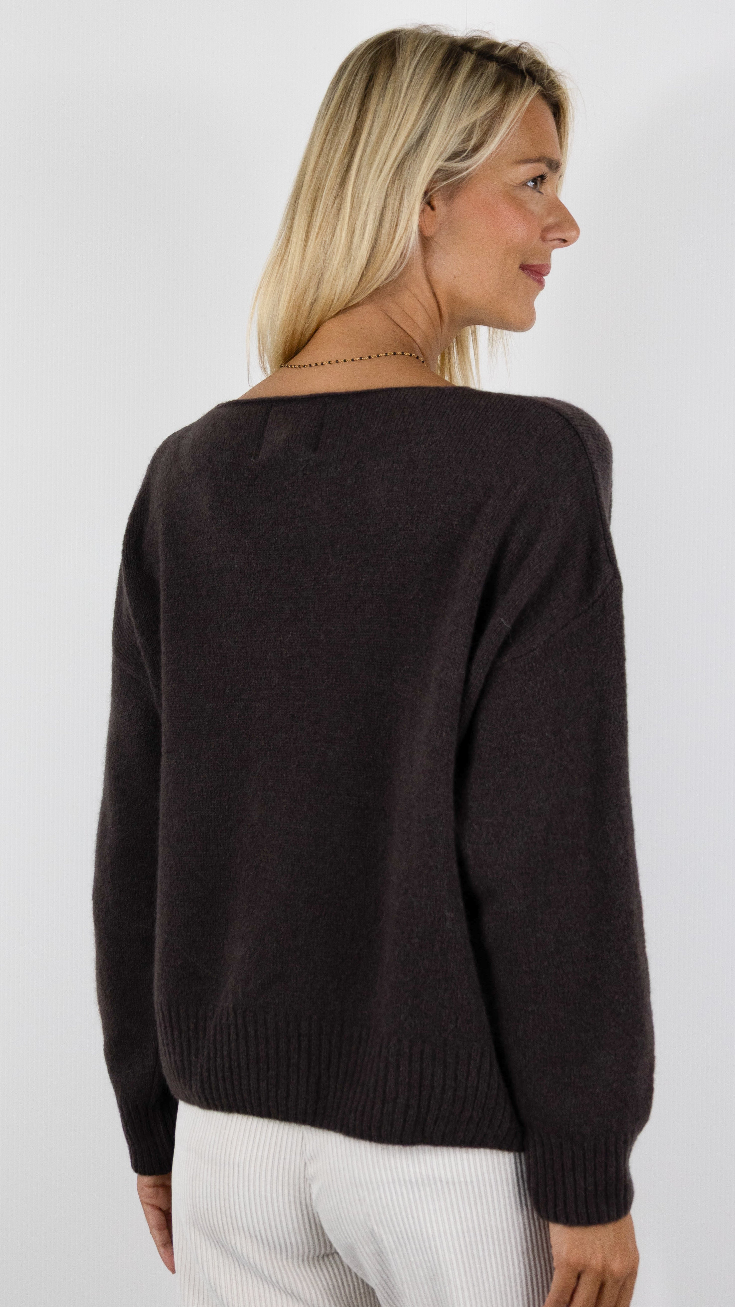 PULL AMPLE COL V EN ALPAGA STUDIO PARISIEN 26591#COLOR_DARK CHOCO