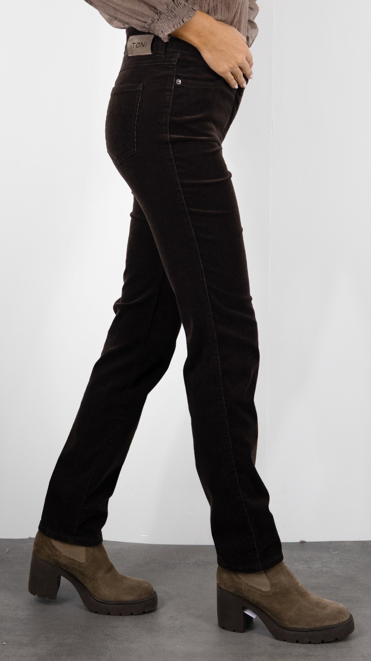 JEANS EN VELOURS POUR FEMME TONI 31-01 1225-22 BE LOVED#COLOR_79/DARK BROWN