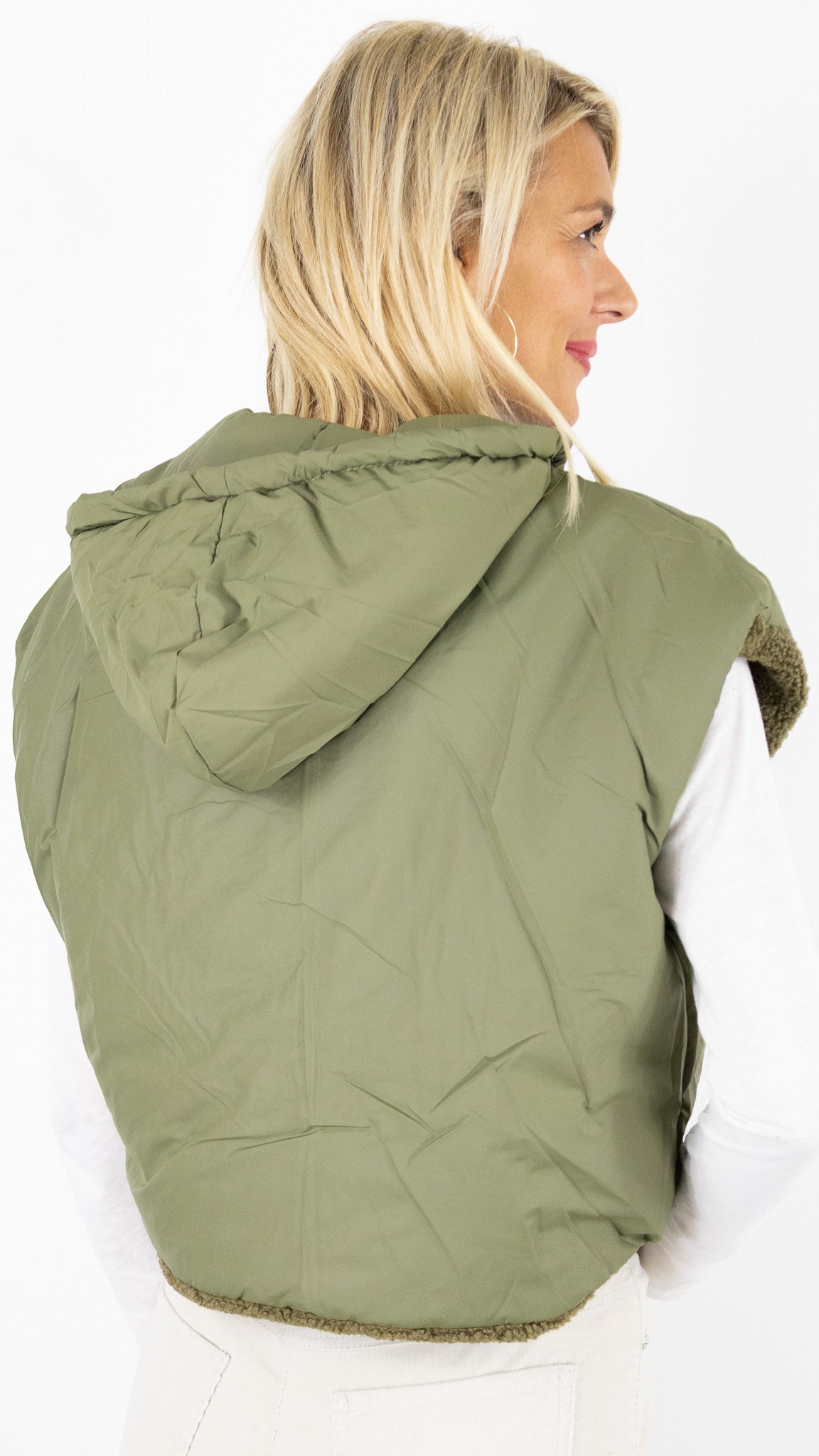 GILET COURT SANS MANCHES A CAPUCHE REVERSIBLE VIMODA 40915#COLOR_KAKI